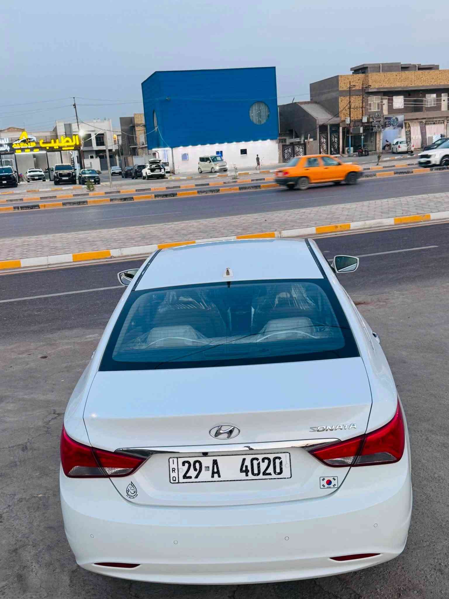 سوناتا موديل 13رقم واسط خليجي  مكينه 2400 لاتنقيص لاتبخير جاهزه من الدعاميه لدعاميه كفاله عامه بيها فقط كارتات ثنين واحد بخشم البنيد واحد جوه قبق البانزين تبريد ثلج قطعتين تخم تاير حداديه كله جديد لايت عالي ناصي زنون دواخل كله جديد السعر 127 وبيها مجال بسيط مكاني ديوانيه للاستفسار ***********
