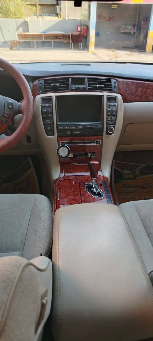 السلام عليكم للبيع شاهينه موديل 2004 شاصي 82 السياره الجديده كفاله عامه ورقم بصره باسمي رقم الجديد دواخل بيجي سيارة جاهزه حداده تايرات تبريد مكينه السعر 135 وبيها مجال للشراي فقط رقم تليفون *********** وبكان السياره بصره سفان
