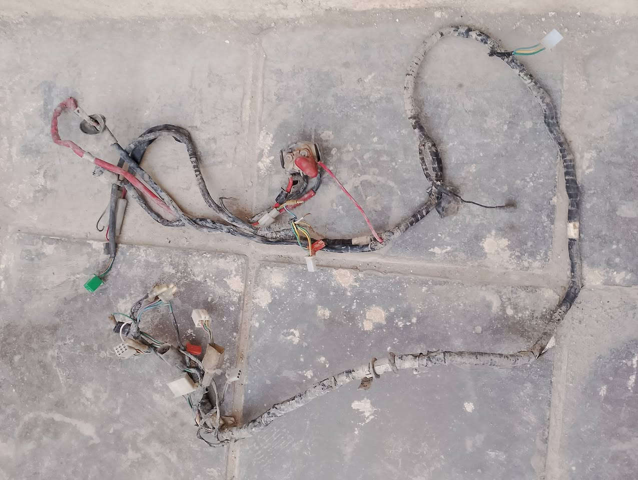 تاخذه عندي محرك كامل مال جي فور نضيف ومال حاويه المحرك بس مفتوح ممبدل بيه شي وكلشي كامل وضفيره مال جي فور مال دراجه نفسته بعده بل تغليف مال حاويه اانطي سعر يرضي الويرضيني واخذ الي تريده وشاصي مال جي فور وسوادات مو كلهن وكفرات ودبلات وكلشي يخص الجي فور بنز خلفي وامامي رقمي واتساب وفيس متواجد ***********
