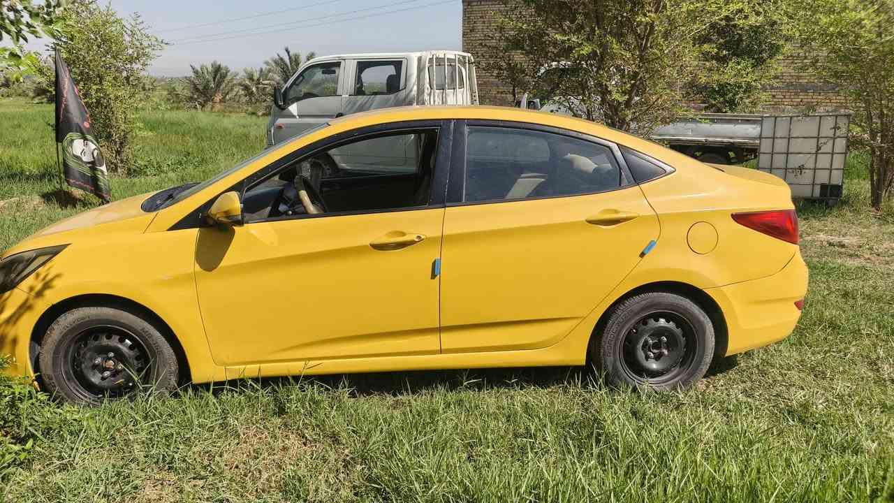 سلام عليكم 
سيارة اكسنت خليجي مديل 13
محرك 1600 
رقم بغداد إنكليزي سنوية نافذه سنه واحده
مصفرها من هيئه وغرامات 
ضربة بالجاملغ الخلفي  وتجي وتشوف 
السعر ب 70  وبيه مجال الطيبين 
التواصل على الارقام ***********
***********
