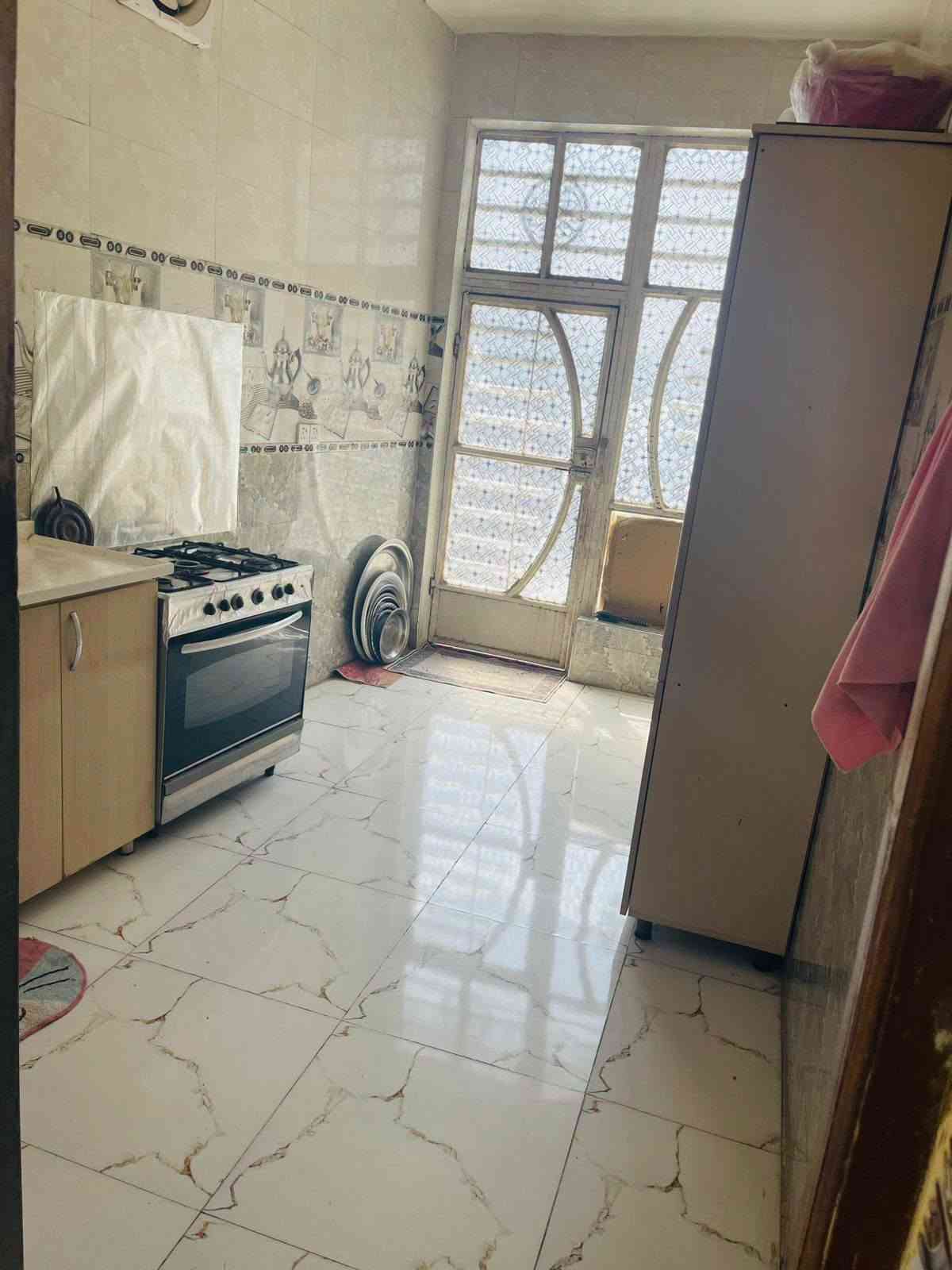 للبيع بيت مساحه ٢٠٠ متر طريق المعاره قرب بيت محمد كامل العويسي

غرفتين صاله مطبخ استقبال منور صحيات داخلية وخارجية

السعر ٥٥

اي استفسار ***********

