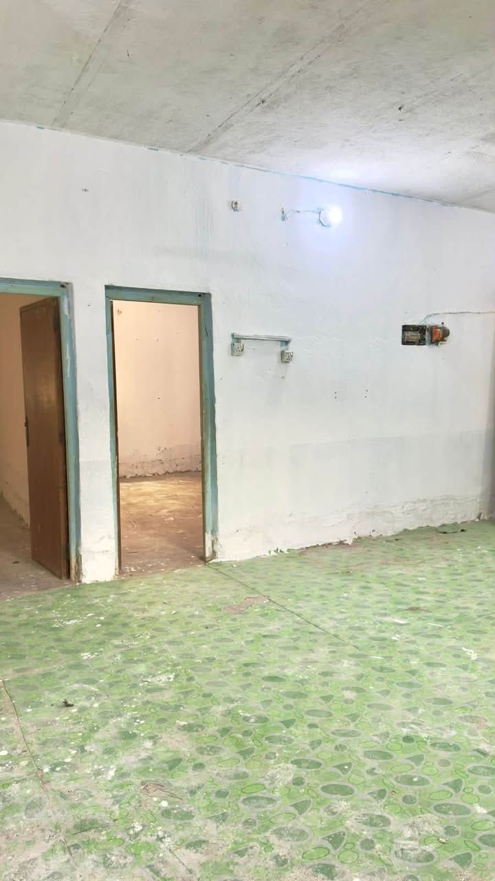 بيت للأيجار في الاصمعي الجديد
لبيت حواسم ببو غرفه كامل صاله ومطبخ وغرفتين وصحيات وكهربائيات وماي ولبيت جبير سعر: 250 بي مجال بسيط 
رقم واتساب:***********
