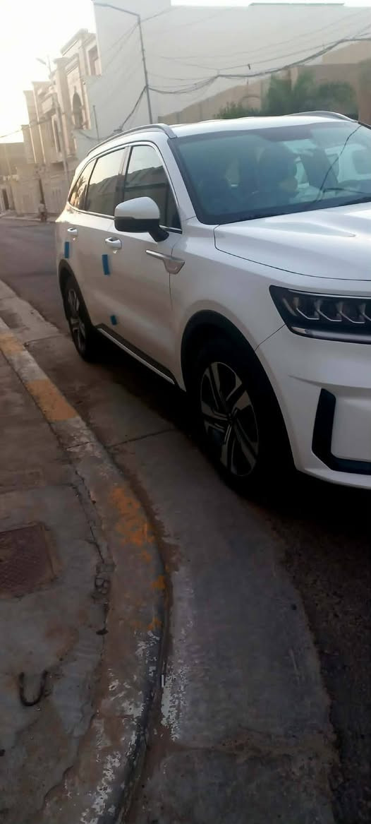 مواصفات السيارة
كشنات كهرباء
شفتات بالاسترين 
كَير ماوس
هندبريك بصمه 
بردات خلفيه
اوتو هولد 
اتو بارك 
نزول منحدرات 
٧راكب
كاميرا فيو خلفية
سته سلندر 
مكفوله
الهزه قبل شهرين سويتها باسمي 
وبقية المواصفات المعروفه بالسورنتو
السعر 27ونص وبيها مجال مكان السياره الفلوجه 
مامتواجد ع الفيس

***********
