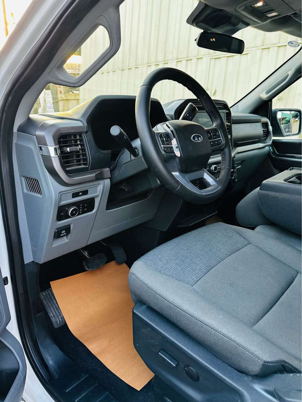 فؤرد 2025 FORD F-150 XLTمواصفات XLT شاشه ئايپادي گه وره گيچ ئه ليكتروني رادار پيش و پشت خه تي جاده  كوشين كاره با ويل كروم ده بل ئه كسل  4X4 سياره كه بس ربع بونيت جاملغ صبغ  جمپكي پشتي هه يه به شه رطب داخيلي لايت ليد چوار حه دسه  كاميرا حه ساس 6  هه زار رويشتيه 8پستن AWD  گير مكينه دبل اكسل راديته ر به رد هه موو به شه رت بيلادي سعر 285 هندك مجالي تيدايه سياره كه فحس و هه زه ي لو كرايه حازره لو ره قه م .                     
                                                                                  رقم  واتساب ***********
*********** أربيل, العراق
