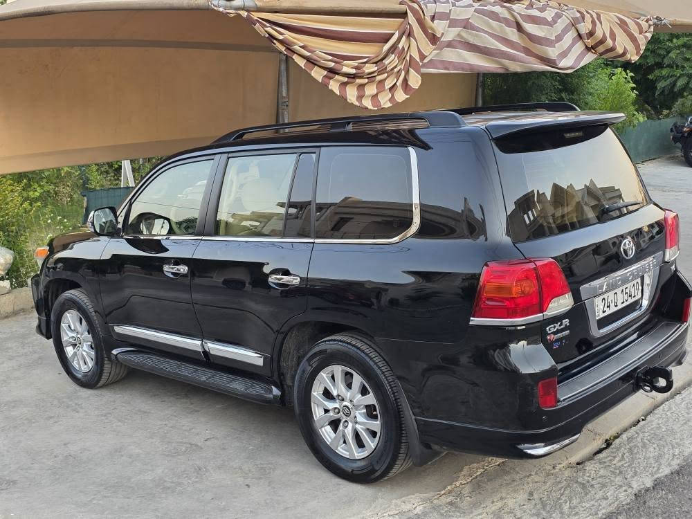 Toyota lancruser gxr 2013. 6v
شةريكة جيهانgxr
6V

برئمي دةرةجة يةك
سةيارةكة زؤر باك ماوةتةوة 
نمونةية لة جواني 
بةناو خؤمانةوةية 
گئر مةكينة كارةبايي ١ هةفتة بةشةرت
زؤر بئ كئشة و پاك ماوةتةوة
هةموو شتي تازةية 
سةنةوي هةزة ژينگة رئگاوبان هةمووي تازةية
سةلاجة 
شةغال 
بةسمة 
سلايد
دةرگا بةسمة
گوشن كارةبايي
حاسةي پئش و پشت 
8ايرباگ
ئاوئنة شةفت 
تةنها پةلةيةك بؤياغي هةية 
لة جاملغ ي دواوة 
رةسمي سؤنةرةكةيم داناوة 
نرخي 317 و مجاليكي كةم
شوئن هةولئر
*********** أربيل, العراق
