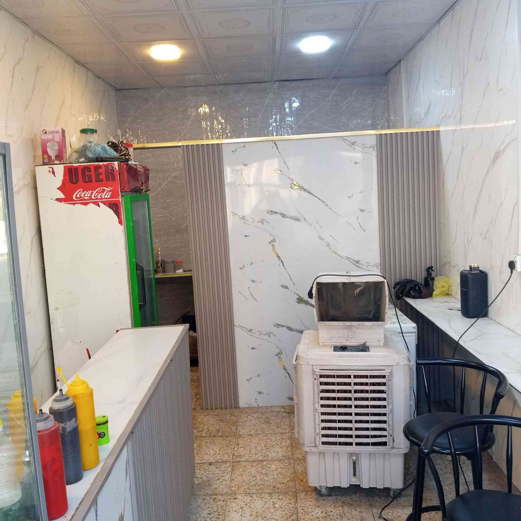 كافترياء كاملة البيع اليريدهة هية والموقع او اذا يريد بس غراضهة شلعة هذة رقم صاحب المحل يراسلة ***********
***********بيهن وتساب
