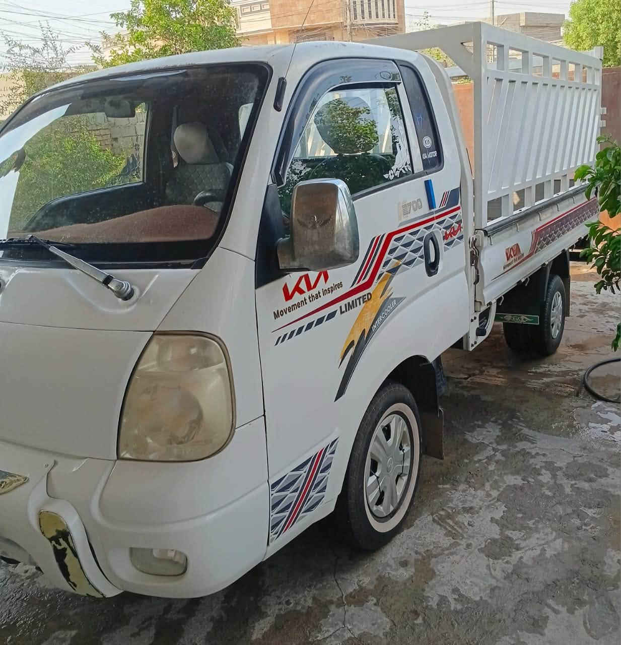 كيا ٢٧٠٠ موديل ٢٠١١ 
السيارة مكفولة 
گشر وبدي نظيف 
رقم بغداد تحويل مباشر 
مكان السيارة الفلوجة الانبار
السعر ١٠٥ وبيها مجال 
رقم ***********
