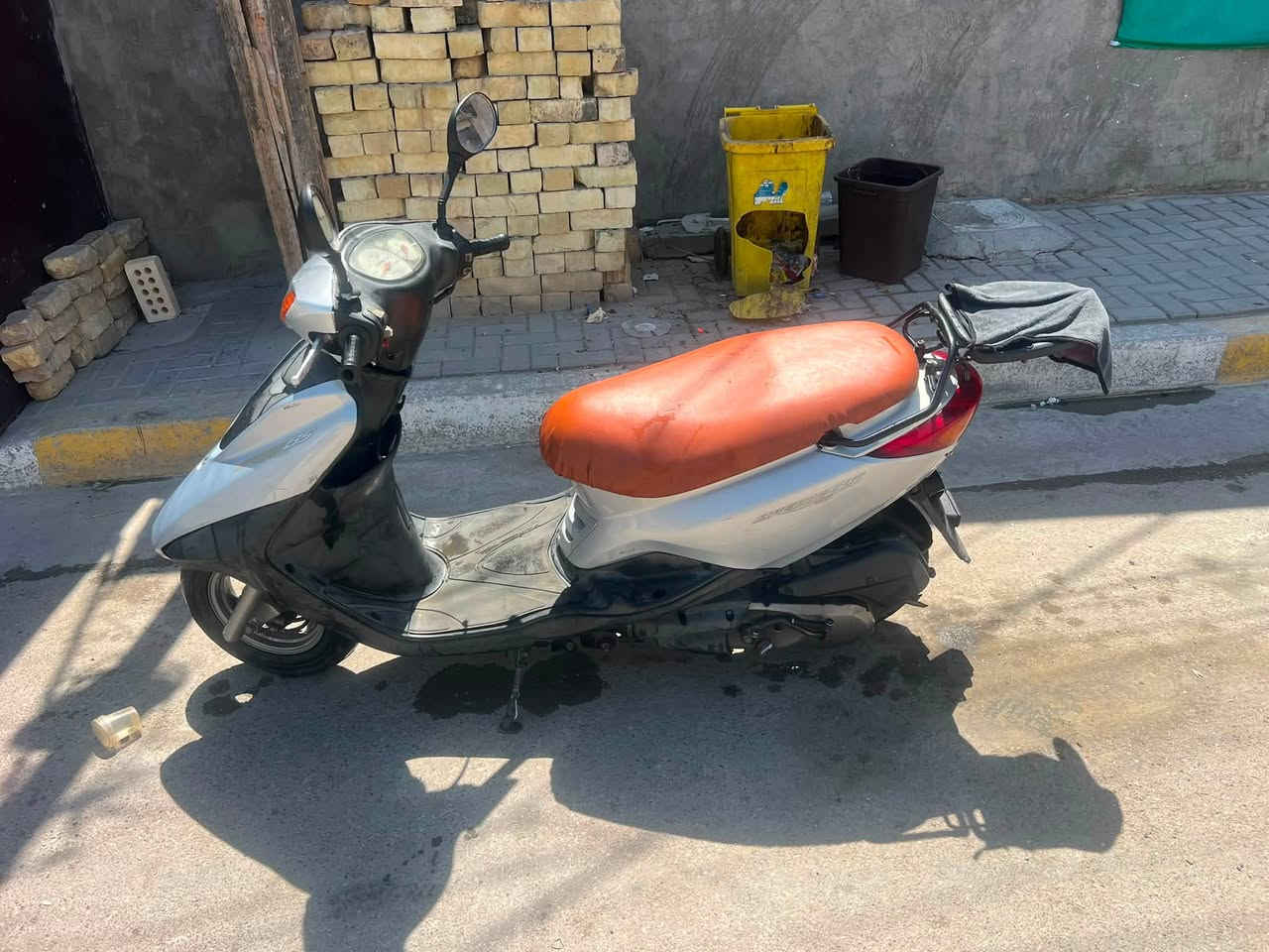 راجه اكزز ياباني (مراوس بوكسر )
 كابريتر سرعه 140 دراجه صارله 3 اشهر نازله
دراجه اي نقص مابيها شلعه معدل تخبل كهربائيات كلها شغاله مراوس بوكسر  مكاني بغداد العبيدي ***********
