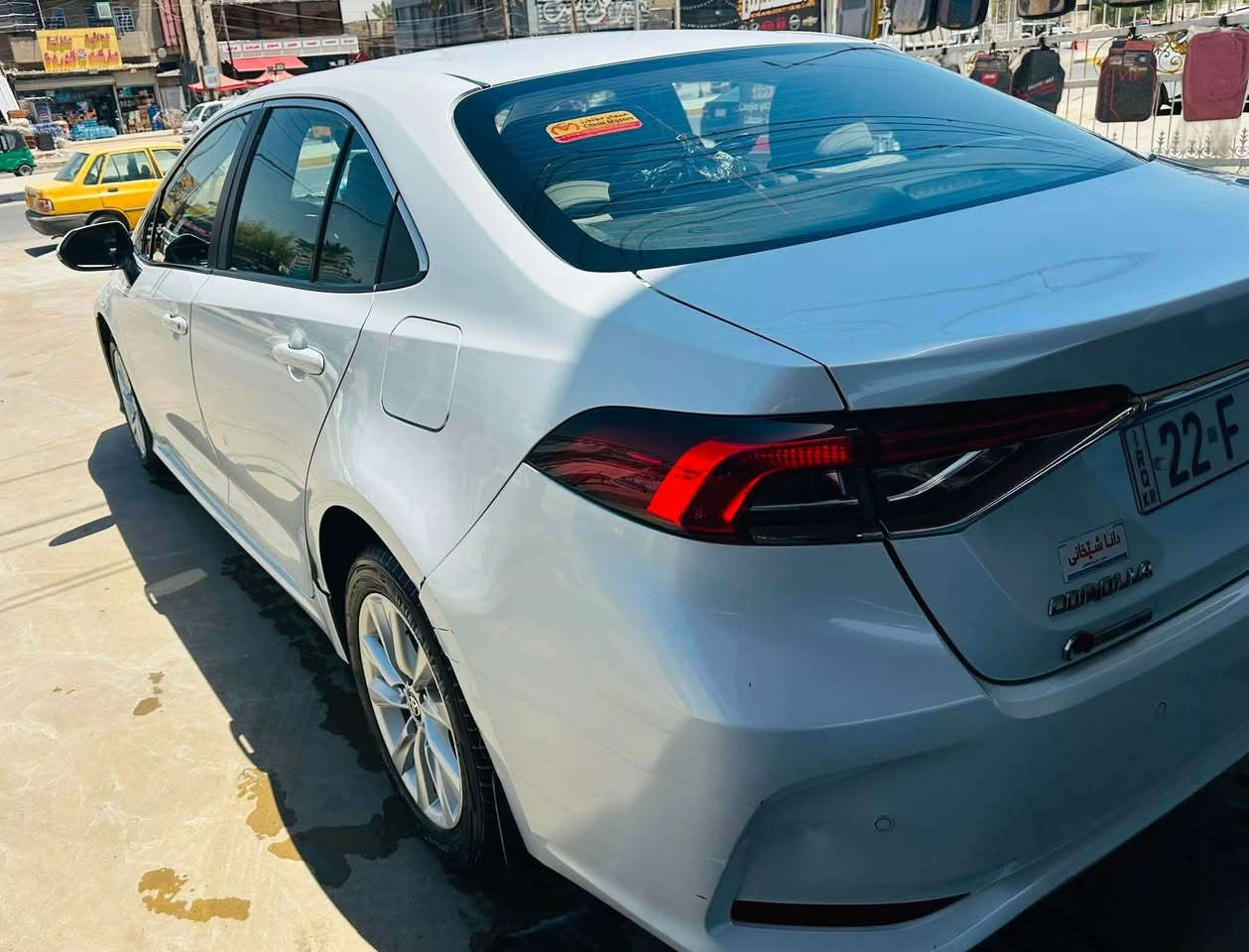 🚗 للبيع: تويوتا كورولا ساز خليجي  2023 🇯🇵

✅ رقم أربيل باسمي، جاهزة للنقل.
✅ مكفولة كفالة عامة.
✅ خالية من الصبغ ولبارد:
```
● ثلاث ملاحظات خفيفة في البنيد.
● ملاحظتان خفيفتان في باب السائق والباب الخلفي بسبب طخة دراجة .
● الملاحظات سطحية جدًا، لا تؤثر على جمالية السيارة ولا تحتاج صبغ.

سيارة نظيفة، برغي ما مفتوح بيها حدادية على وضع الشركة تخم تايرات 
```

📍 ماشية : 99 ألف كم.
💰 السعر: 16,500 $دولار
📍 الموقع: بغداد.

للاستفسار والتواصل:
📞 ***********

