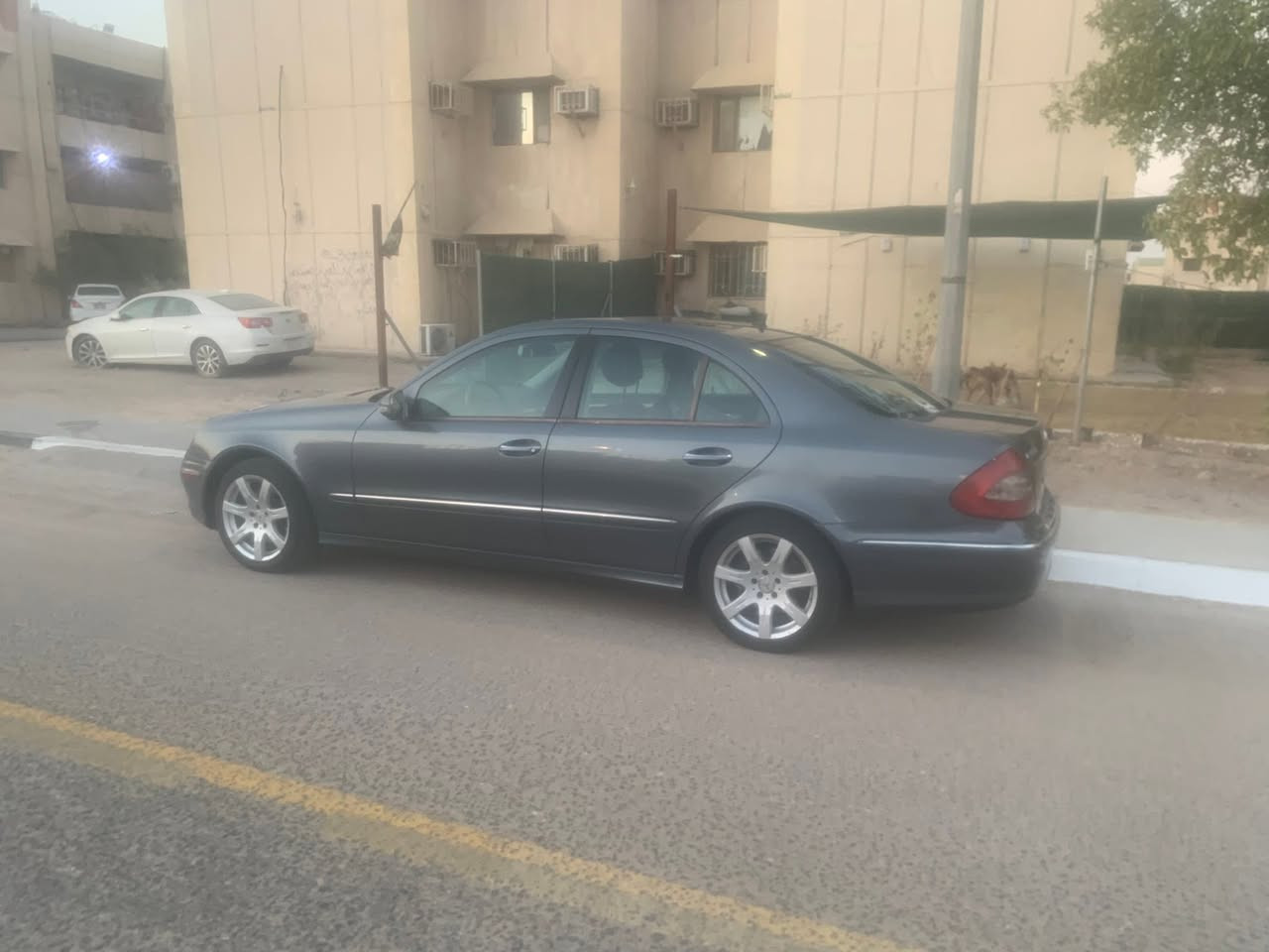 مارسدس E350 محرك جديد 6 سلندر موديل 2008 سيارة جاهزة مصبوغة حزام والدعامية الامامية يرادلها صبغ كهربائيات كاملة تبريد وكلشي السعر 90 وبيها مجال مكاني بالبصرة

***********
