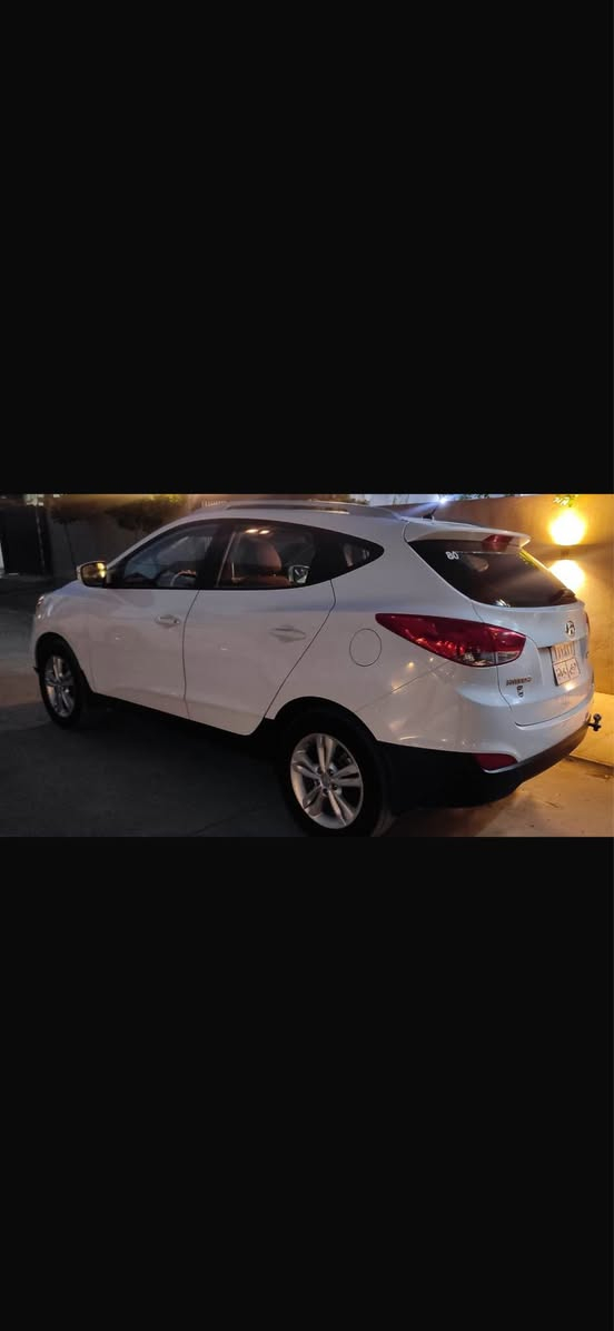 توسان2012 خليجي ..
 كير مكينه صدر تبريد كلها كفاله..
المكينه ما مفتوحة ومابيها لاصرف ولا بخار..
مواصفات:
كامرة خلفية
أشاير بل مري 
مدخل AUX و US
تحكمات ستيرن
مكينه 2000
ويل كب 
بيها گود بنزين 
سنوية جديدة ل2027
سيارة بأسمي رقم سليمانية ..
باقي التفاصيل والسعر عالموبايل *********** كركوك, العراق
