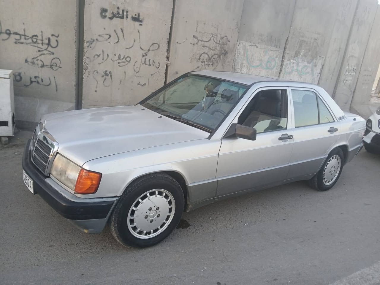 سلام عليكم مارسيدس 190سياره موديل 92مكفوله من صبغ وضربه بلاديه  مكينه اربعه سلندر مكينه كير تبريد سياره جاهز من كل نواحي رقم انبار انكليزي بااسمي سياره  *********** متوفر وتساب اي استفسار عنوان بغداد الحبيبيه قرب معارض الحبيبيه أو ساحه الحمزه السعر 62بيه مجال
