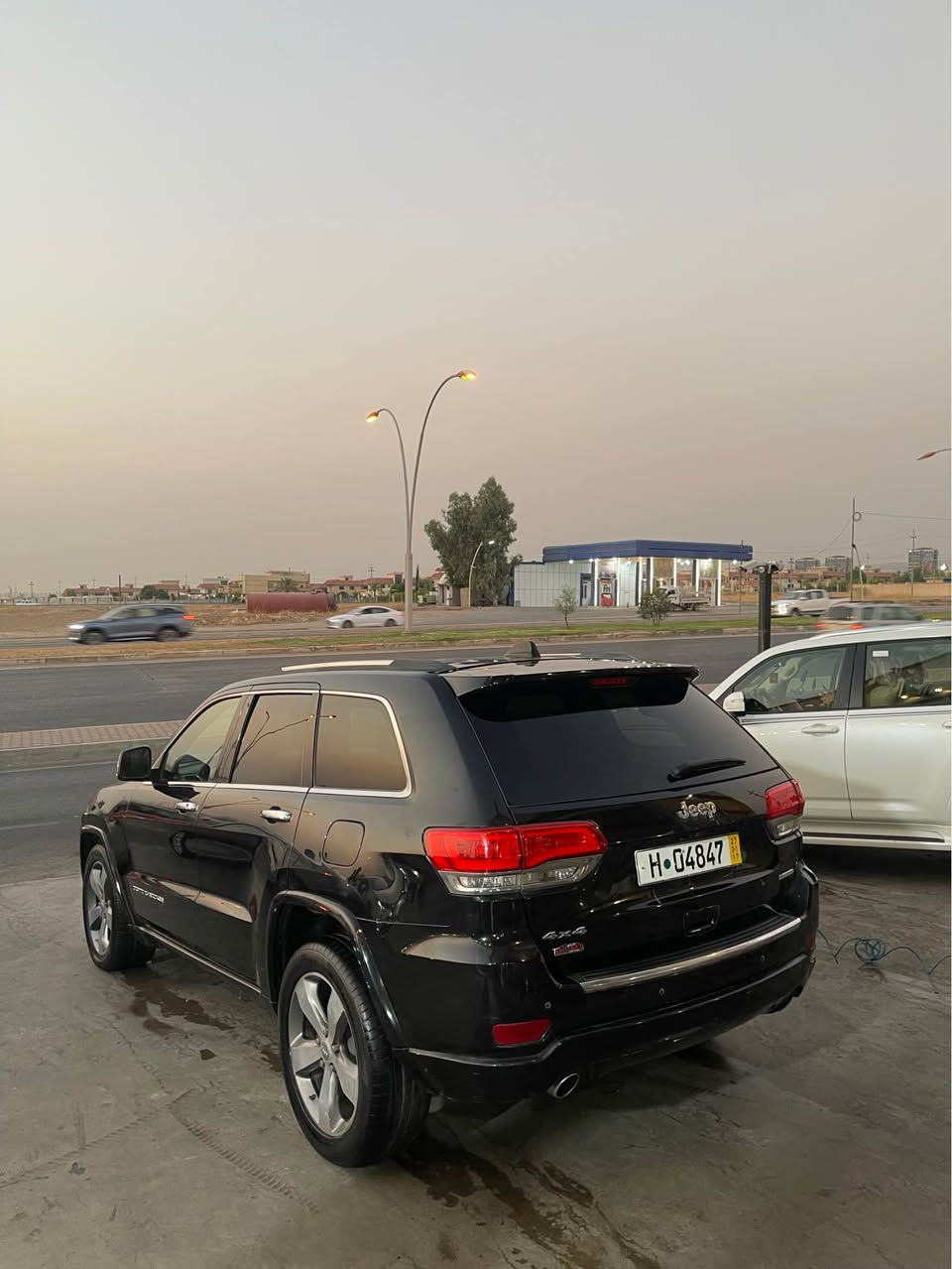 بۆ فرۆشتن: Jeep Grand Cherokee Limited (فول فول مواسەفات) 🚗

1پارجەی سبوخە لەگەر سەقفی تۆزیک سبوخی هەستاوە

تایبەتمەندی و مواسەفاتەکان:

 جۆری ئۆتۆمبێل: جیپ گڕاند چیرۆکی

 پۆل: لیمیپد (Limited) - فول فول مواسەفات

 ڕەنگ: ڕەشی بەقەدەر

 مۆدێل: [2014]

مواسەفاتی ناوەوە و دەرەوە:

 کشن جڵد و سۆپای کشن (گەرمکەرەوە و ساردکەرەوە) + یادگەی کشن

 شاشە گەورە، کامێرای دواوە و سیستەمی ناڤیگەیشن

 حاسەی پێشەوە و دواوە 

 بەسمە، شەغالی دوور و سندوق کارەبایی (دەرگای دواوە کارەبایی)

 سیستەمی چوار وێڵ (4x4) و جۆرەکانی لێخوڕین (تەقەن، بەرد، بەفر)

 ویل کەپی گەورەی لیمیپد و تایەی بەهێز

 سوکان گەرمکەرەوە + سوکان کارەبایی

دۆخی ئۆتۆمبێل:

 بێ کێشە، گێڕ و مەکینە و تەقە و ڕەقەی بە شەرت

 زۆر خاوێنە و ڕاگرتنی بەپێی پێویست بووە

تێبینی و نرخ:120معامەلە

گۆڕینەوەش دەکەم بە سیارەی ڕەقەم

ژمارەی مۆبایل (***********) أربيل, العراق
