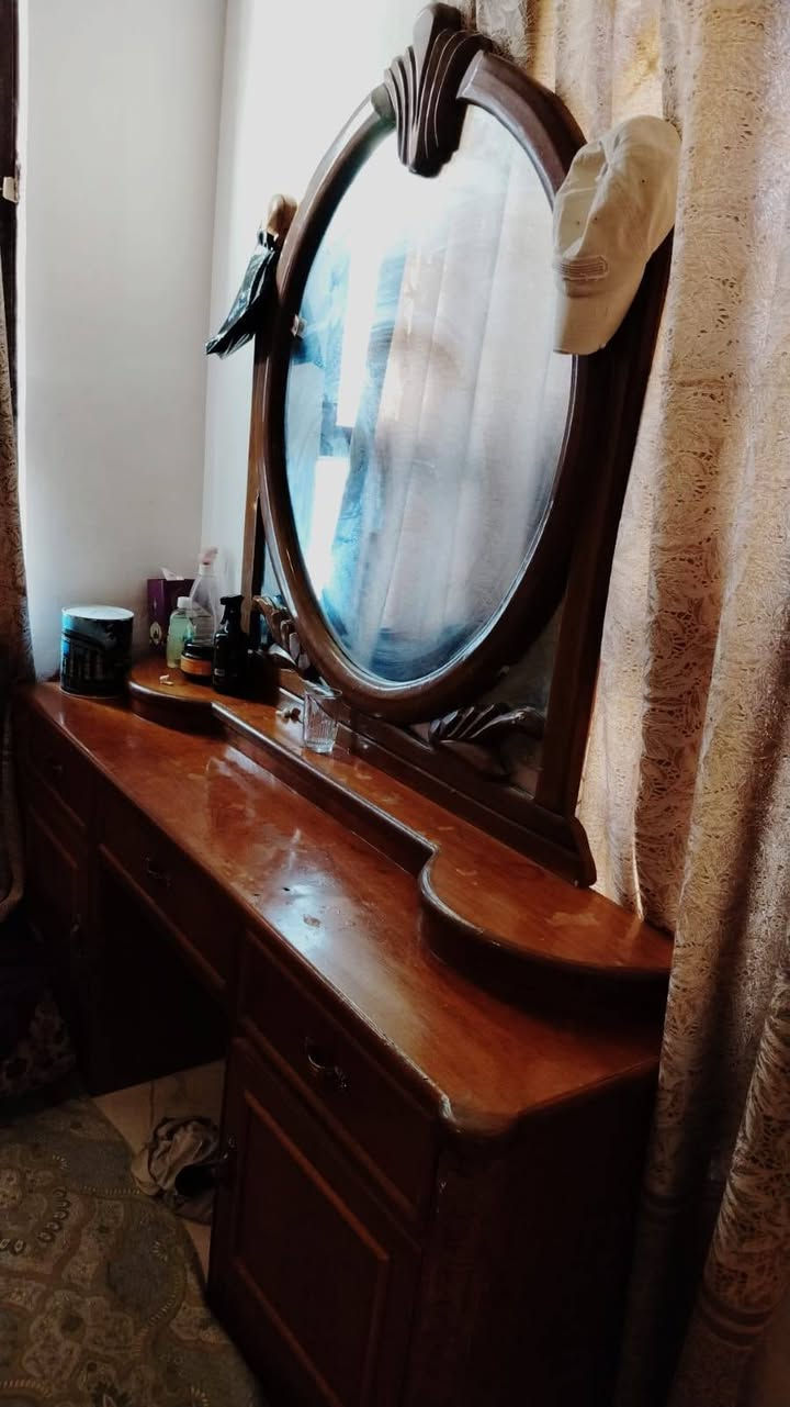 كنتور نقص يدات واقفاله وجربايه وميز مرايه للبيع قيم واخذ نضيفات تسگام الاصلي حي الامام علي ***********

