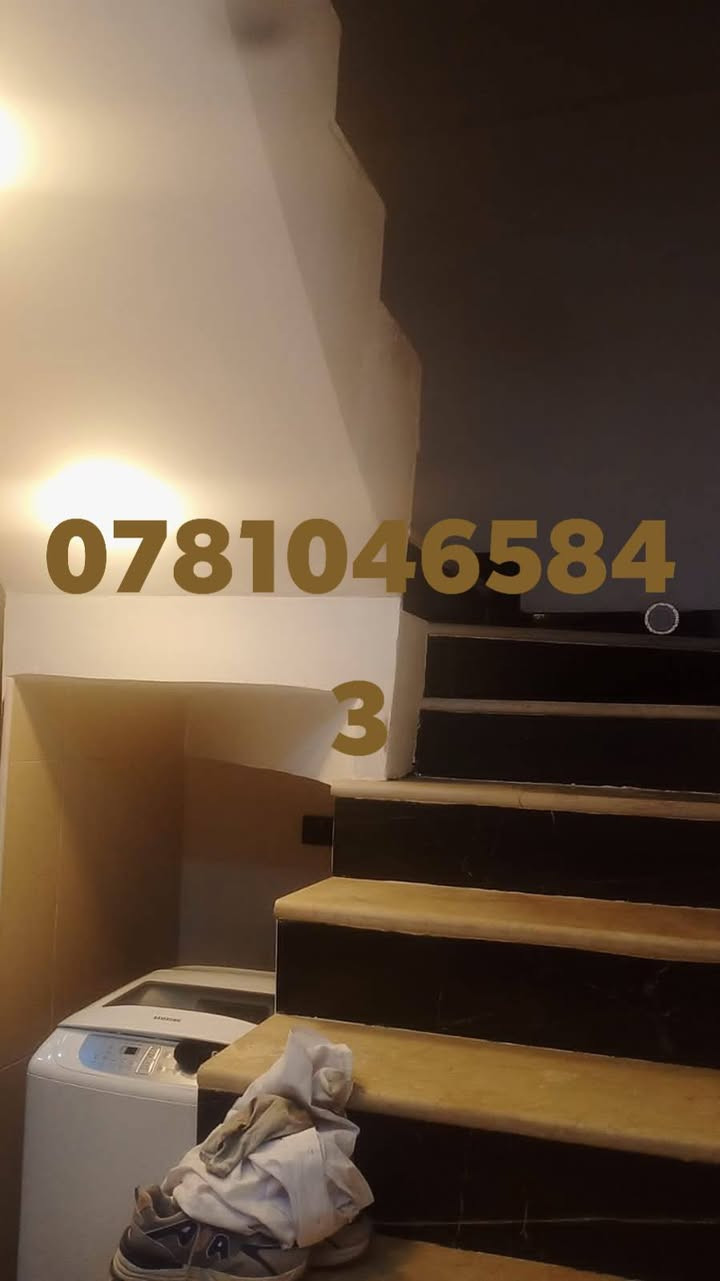 بيت للبيع او مراوس حسب القناعه المساحه 120 متر شارع 10 نجف حي ميسان المنطقه 31 قريبه على مجمع الجوهره عن من البيت مطلوب على المصرف 40 مليون سعر المطلوب الكلي 200 البيت طابقين طابق الاول غرفه وصاله واستقبال ومطبخ الطابق الثاني غرفتين مع سويتات وصاله شغل درجه اولى الاستفسار مراجعه مكتب بركات اهل البت***********
