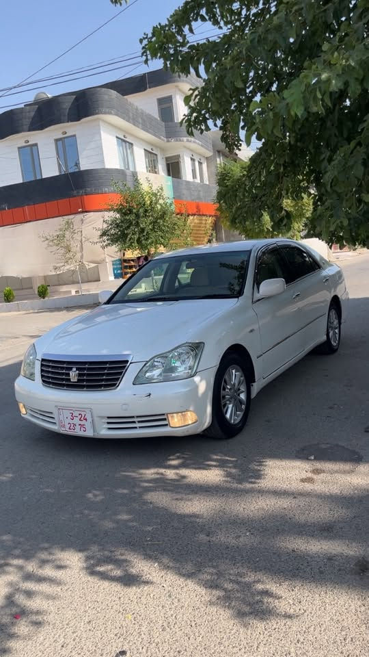 شاهینە بڕاوە
بڕاوە تازە داخڵ کامل مەسرەف    سعری 47گەڵا 
سپی 182گەورە بە گەورە بێ دوکەڵ
برێکی بەسراوە جامی هەڵگیراوە 
تەبریت ساردوو گەرم بەشەرت 
تەقەو ڕەقەی نیە 
چرکەو یەک گەڵا
بێ کۆد حازر بۆکۆد 

160km ڕۆشتوە 
4تایەی تازە 
ڕۆنی مەکینەی گۆڕاوە 
های درۆلیکی گێڕی گۆڕاوە 
مەجوعە سکانی لێگزز 
سەقفی شووشە 
ناوی زۆر زۆر جوان 
***********
شوێن هەلە بجەی شەید
