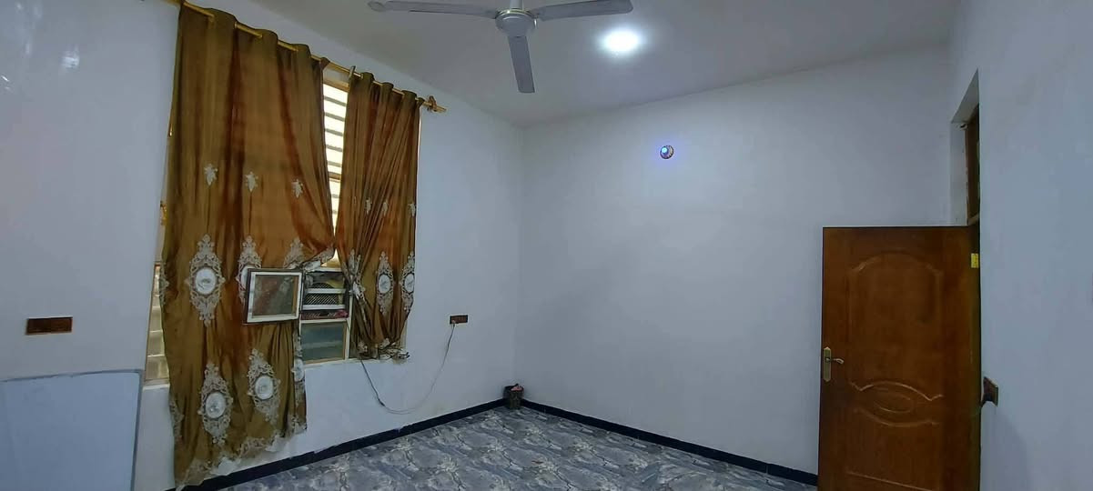 🔅 دار للبيع مميز طابوك صب مسلح  🔅
⚜️ المســــاحة⚜️380  متر زراعي 
⚜️ العنــــوان ⚜️  المحاويل  // محلق حي العسكري ارض شهيد 
🔆  الــتـــفـــــاصـيــــل  🔆
سنه البناء 2024
الدار نضيف وجديد بمعنى الكلمة 
حديقه وكراج سياره يتسع 2 
البناء صاله استقبال مطبخ وجلسه نساء وغرفه نوم عدد 2 ومجمع صحيات داخلي وخارجي 
عرض الشارع 10 متر 
تبليط وماء وكهرباء واناره 
⚜️⚜️⚜️⚜️⚜️⚜️⚜️        
للاستفســار مراجعـة  المكتب المحامي علي راجي العلواني الكائن في حي 17او الأتصال على الأرقام.🟡🟡📞📞📞♾

*********** 🔆📞

***********
