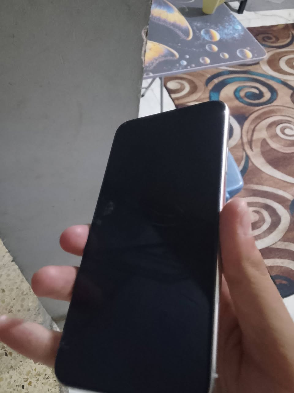 سلام عليكم 11برو ماكس جهاز نضيف بيه بس كسر بل كلاسه ذاكره256مكاني بغداد العامريه سعره 150قفل ربع مينزل ليعامل ليراسلني رقم***********
