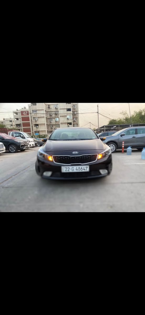 السلام عليكم بيع او مراوس كيا سيراتو VIB خليجي اعلى فئه مواصفات 
مكينه ٢٠٠٠
تحكم ستيرن اربع جهات 
كروس سرعه
ستيرن تدفئه 
خزن ميموري اربع وضعيات 
كشنات تدفئه + تبريد خلفيه واماميه
كشنات جلد 
فتحه سقف
مرايه عاكسه
مود درايف ٣ وضعيات مختلفه سبورت + نورمل+ طبيعي 
ثلاجه جكمجه
تبريد قطعتين 
حساس تايرات 
منظومه تبريد العام بدلته كامله ميفصل كهرباء
ماشيه ١٧٤  الف كيلو 
ملاحظه : بيه جاملغ امامي ايمن نصفه بارد ونصبغ ونفس الجهه حافه البنيد بارد وصبغ
وباب خلف السائق ٤ أصابع بارد فقط تكحيل
السعر١٢٥  قفل قفل بدون عمله 
مكاني بغداد الصالحيه 
للاستفسار ***********
