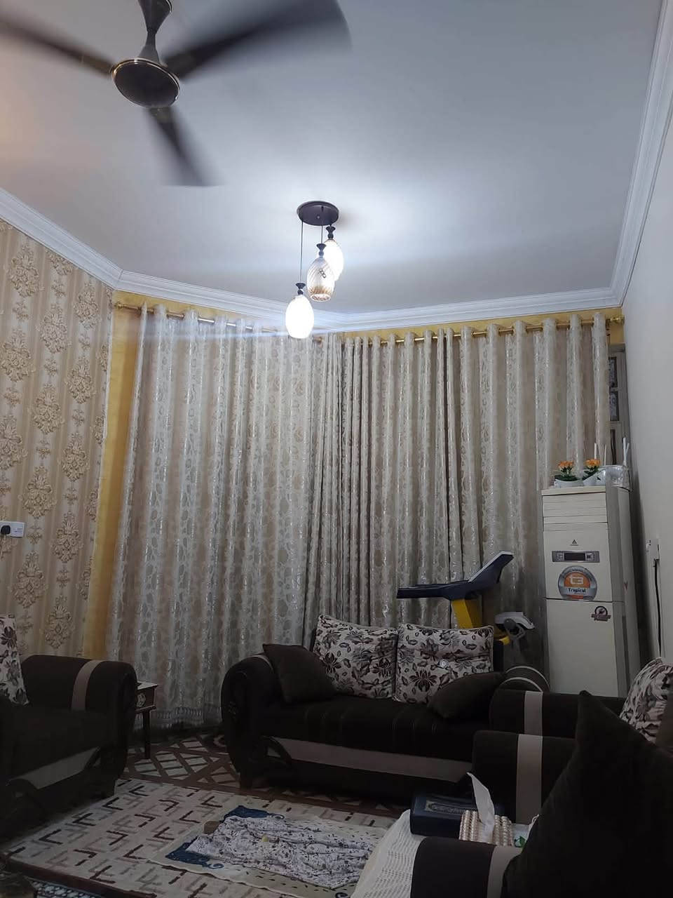 انسب بيت بحي المهندسين 🔥
مساحه 170 بناء طابوك 
طابق واحد محتوياته غرفتين وصاله ومطبخ وصحيات وستقبال وكراج 
السعر 220 مليون 
هـ ***********
