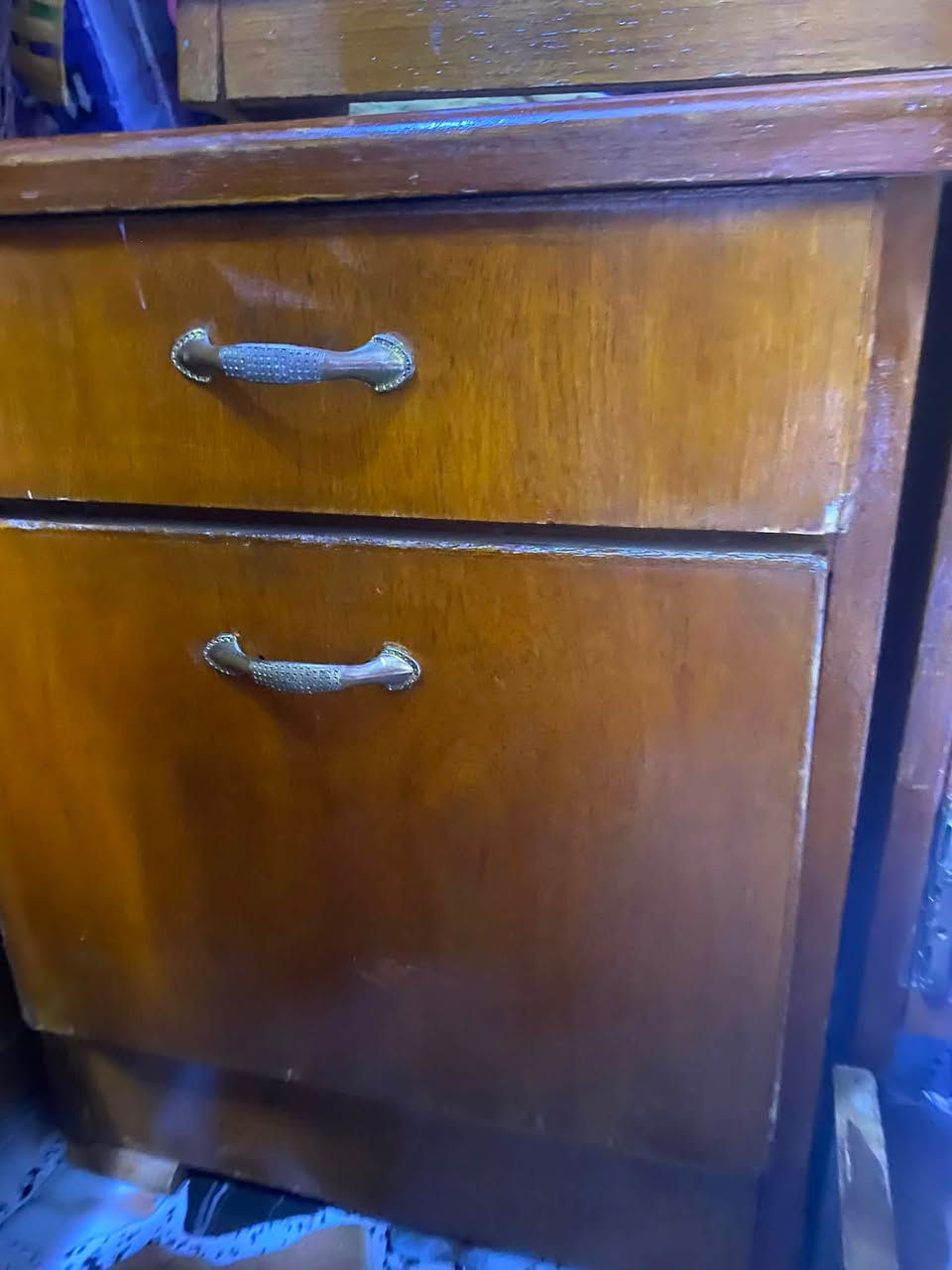 غرفة نوم بيع مستعجل سعر مناسب
غرفه للبيع نظيف حيل قنصور القفال واليدات موجوده  
نظيف حيل   مع زاويه ميز تواليت كمداين كامل كلهم نظيف 
سبب البيع معنده مكان بلبيت

السعر ٣٥٠ بيها مجال  للاستفسار خاص او اتصل ***********
