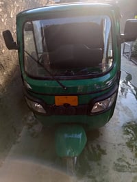 تكتك للبيع موديل 21مرقمه بغداد العنوان محموديه رقم الهاتف 07803482480