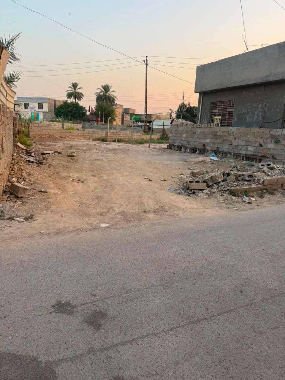 السلام عليكم
قطعه ارض للبيع مساحه 220 متر وجهيه 10.5 ونزال 21 متر  طابو زراعي 

 

موقع حي عروبه قرب جامع السلام 2 

 الاستفسار 

***********  ابو علي  

+964 776 326 9997
