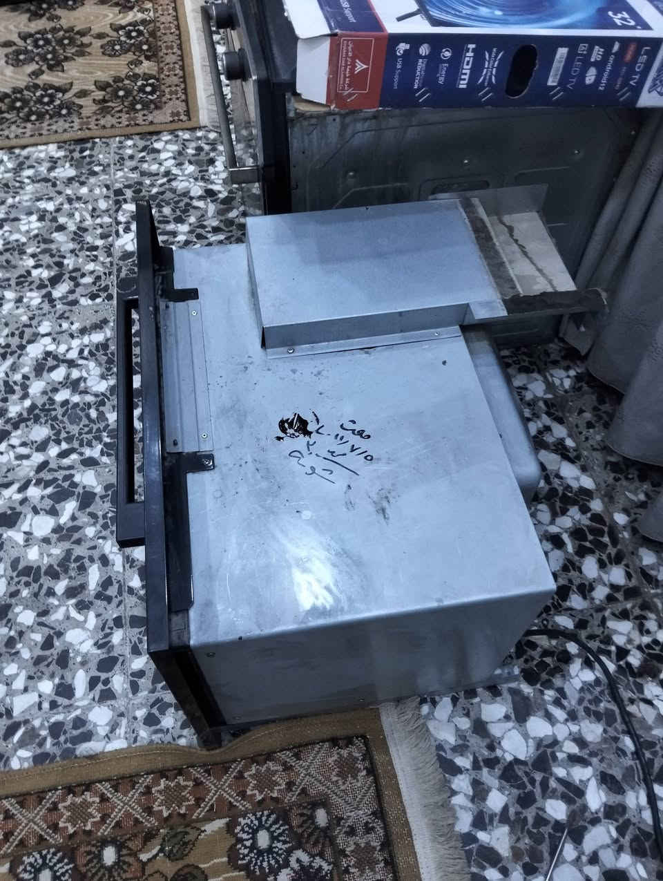 السلام عليكم مايكرو إيطالي حجم 25 لتر بلنتن شغال نضيف جداً سعر 75 مكاني بغداد بلديات ***********
