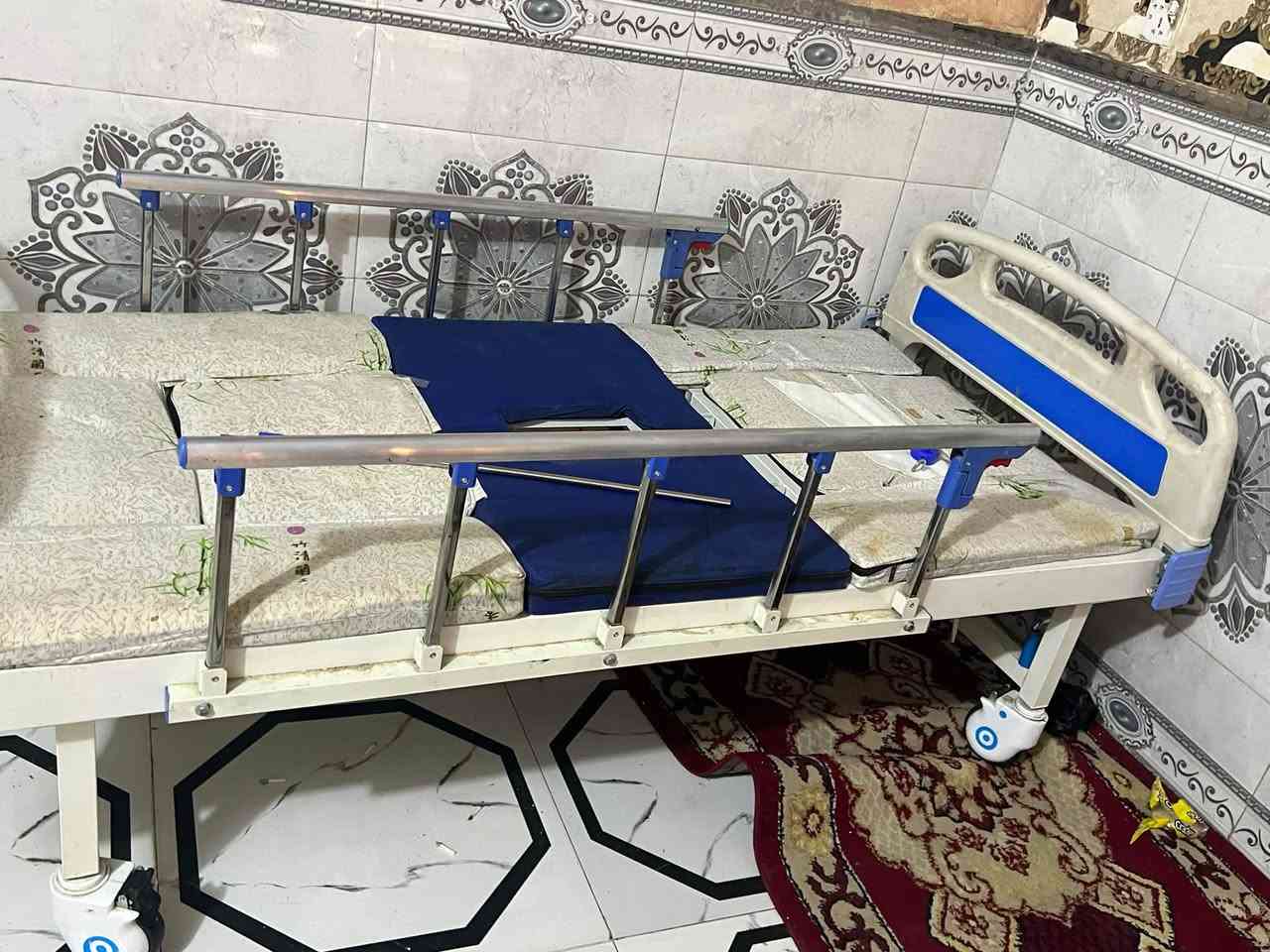 سلام عليكم سديه للبيع نضيفه تحكمات رفع الرأس ورفع القدام ترفع وتنزل انته تتحكم بيها سعرها 250 الف مكاني النهروان شارع 60 
رقمي ***********

