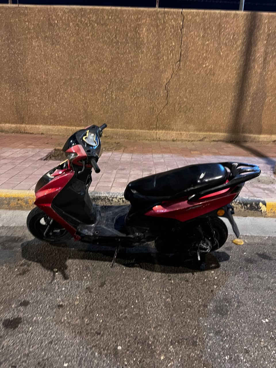 سكنس ياباني نثية بوشة 55 سلف هندر بيها فقط نقوصات بسيطة 
سعرها 300 وبيها مجال بسيط ترهم مراوس 
***********

