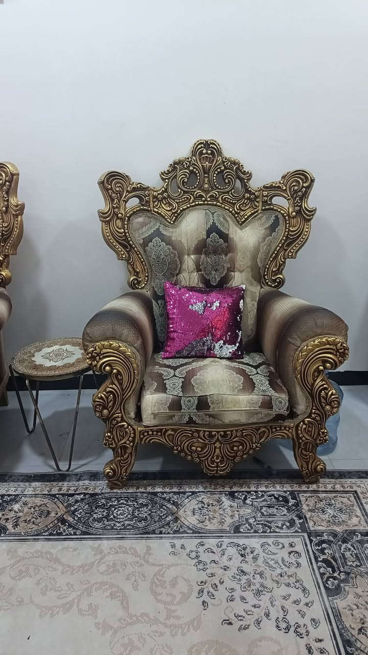 سلام عليكم
تخم للبيع 
٦ قطع وطاولة مربعة 
للبيع ٫ نظيف وبدون أي كسر 
السعر ٤٠٠ وبي مجال 
مكلف بالنشر 
***********
