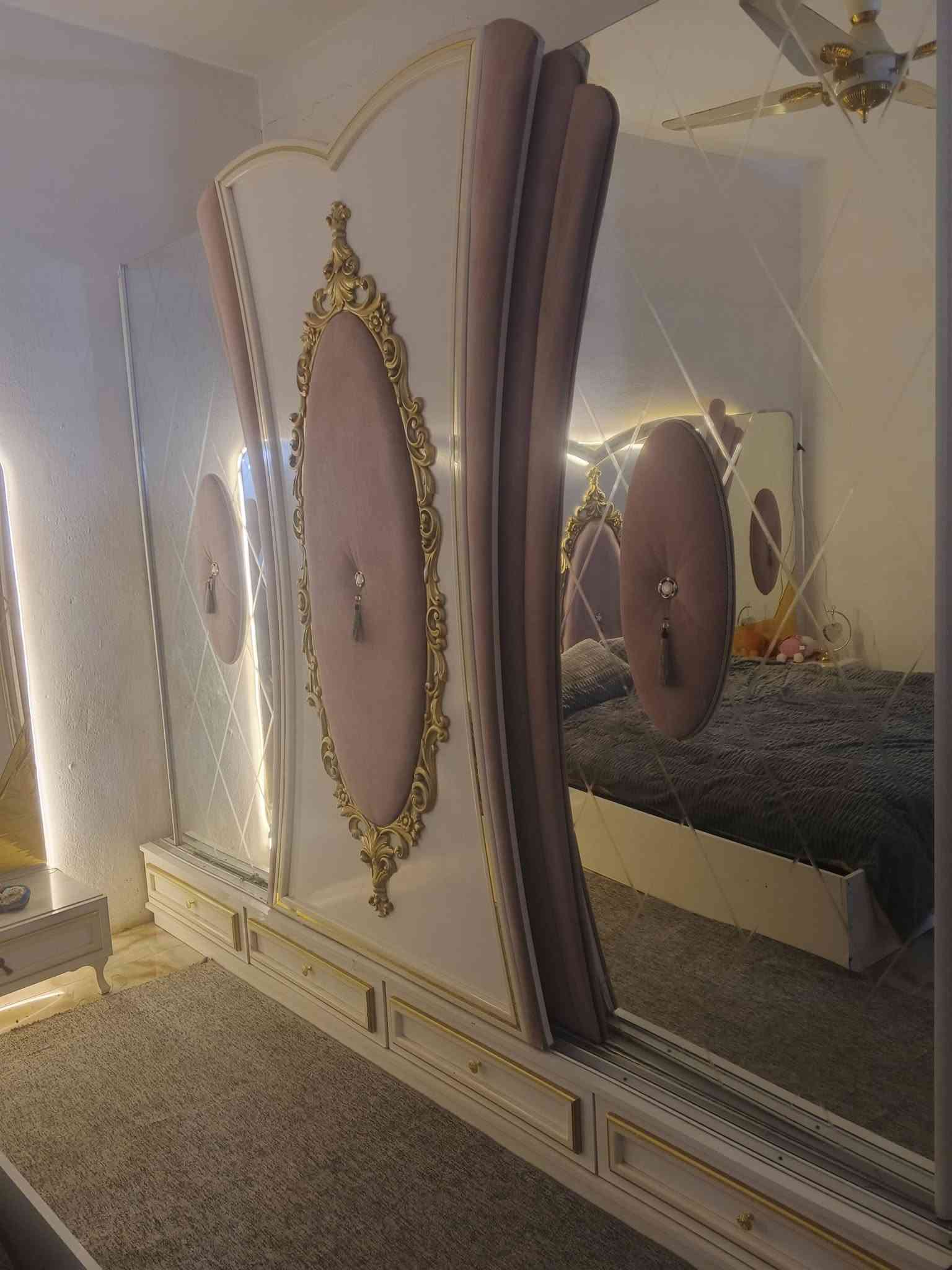 السلام عليكم غرف تركيه للبيع 7 قطع اب 550 الف العنوان ديالى الخالص ***********
