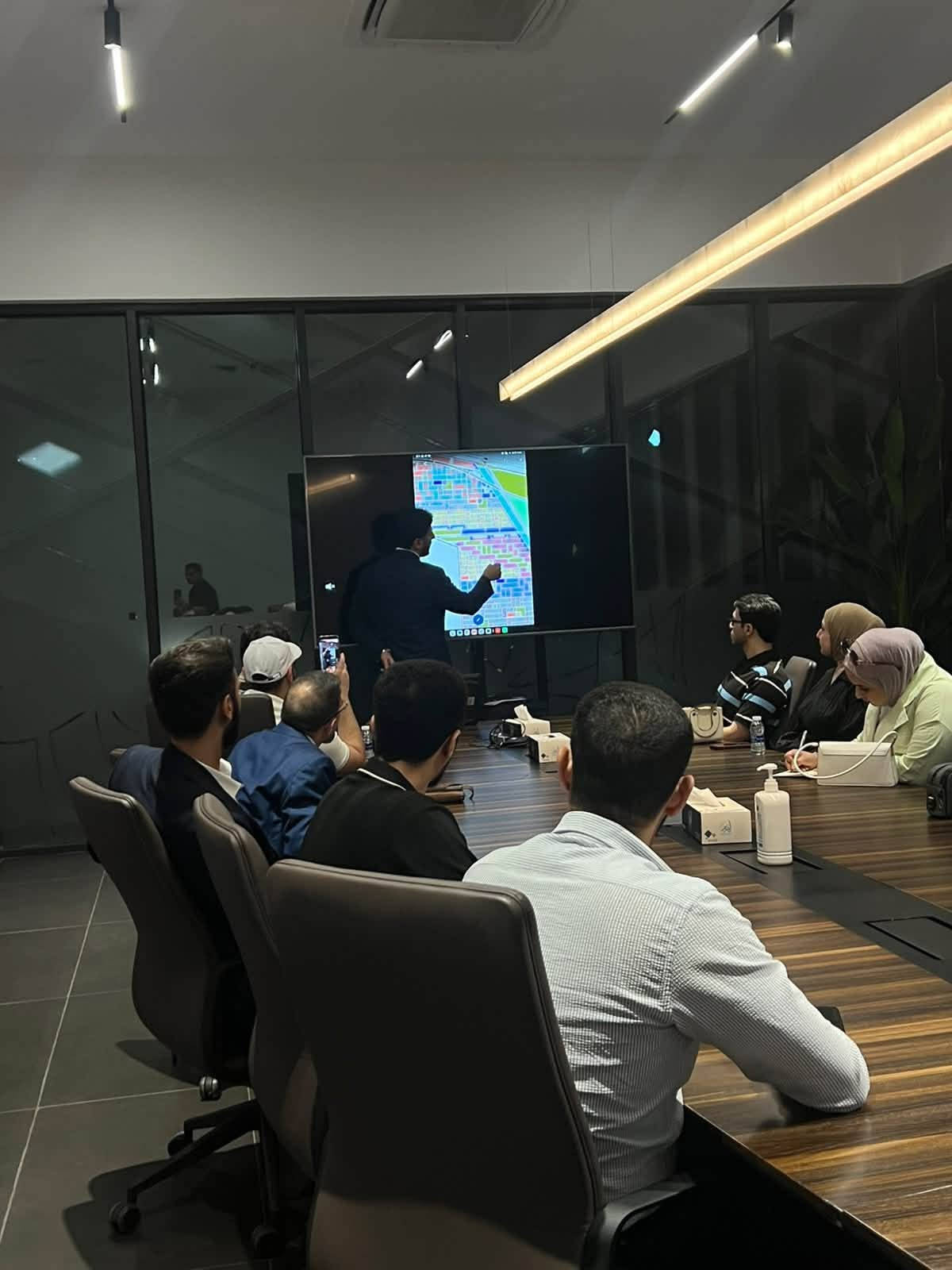 ✨ الطرح الجديد في مجمع البدور السكني ✨
ضمن البرنامج التدريبي لفريق شركة حلم بغداد للاستثمار العقاري، المتخصص في تسويق الطرح الجديد Zone Elite في مجمع البدور، نواصل تجهيز فريقنا لتقديم أفضل الاستشارات العقارية ومتابعة الطلبات بشكل آني.

🏡 الطرح الجديد يتضمن:
• مساحات 216م²
• مساحات 240م²
• مساحات 250م²
• مساحات 300م²

🏢 بالإضافة إلى البنايات العمودية التي توفر شققاً بمساحات وأنماط مختلفة:
• غرفة واحدة
• غرفتين
• ثلاث غرف

💰 مقدم يبدأ من 15%
📆 جدول سداد مرن يصل إلى 5 سنوات

فريقنا جاهز لتقديم الاستشارة العقارية المناسبة ومتابعة طلبك بشكل مباشر لمساعدتك في اختيار الوحدة التي تناسب احتياجاتك.

📞 للتفاصيل أكثر وتسجيل الاهتمام:
***********

المهندسة نور | مستشارة المجمعات السكنية
شركة حلم بغداد للاستثمار العقاري

🔹 كما نستقبل جميع العروض العقارية (بيع، شراء، وإيجار) داخل المجمعات السكنية.

#مجمع_البدور #ZoneElite #زون_إيليت #البدور_السكني #عقارات_بغداد #مجمعات_سكنية #شقق_للبيع #بيوت_للبيع #استثمار_عقاري #تملك_في_بغداد #حلم_بغداد_للعقارات
