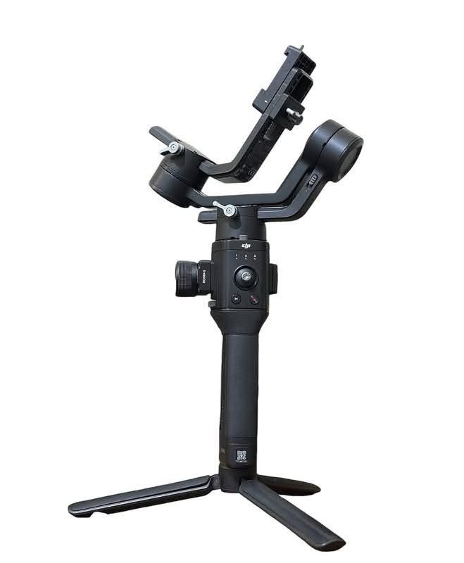 للبيع نيكون D7500 
عدسه 70-200 
 رونين dji sc  
نظافتهن 95‎%‎ ومكفولات شرط الفحص 
سعر البدي فقط 700 الف 
سعر العدسه فقط 500 الف 
سعر الرونين 300 الف
ملحقات جنطه شاحنه حزام رام 
تواصل واتساب : ***********
