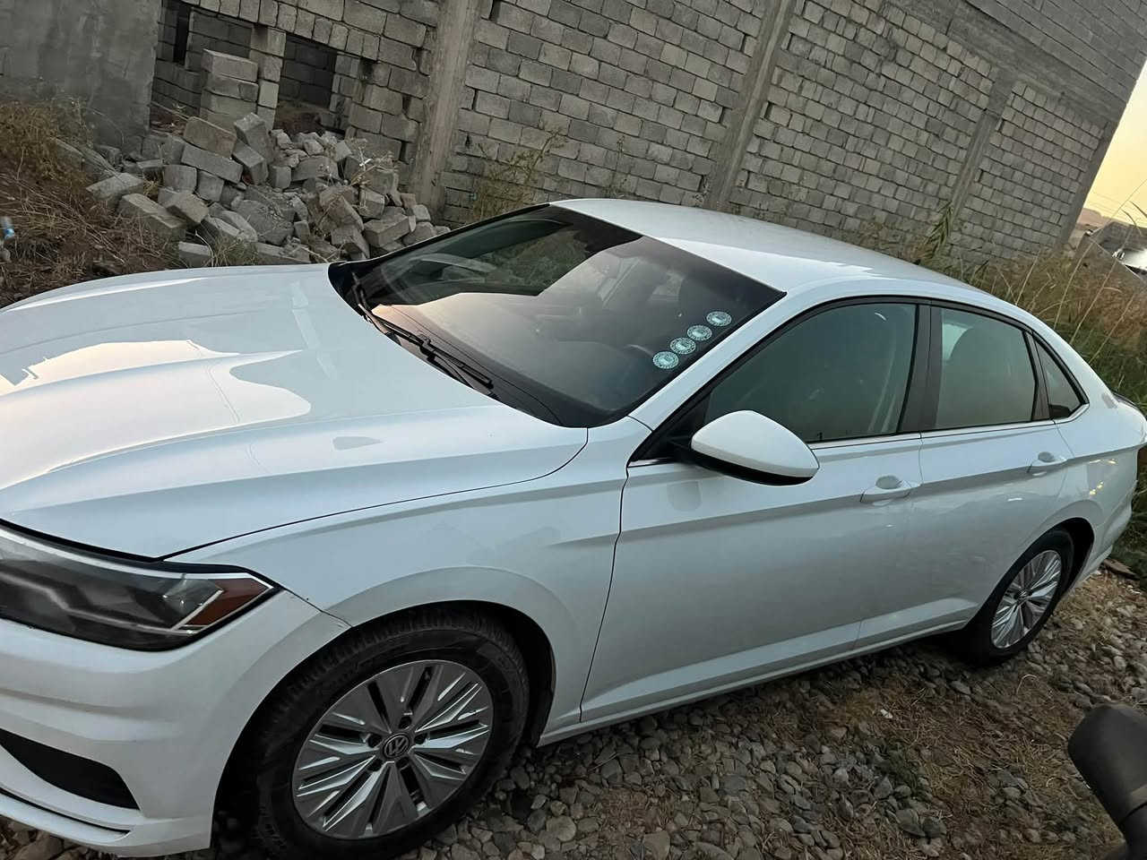 جيتا2019
بدون صبغ 
نص جاملخ ورا تعديل 
به رشوت بيلادي
موصفات S
ماشية 148 مايل
كل شي جديد ب اسمي 
122مجال
***********
