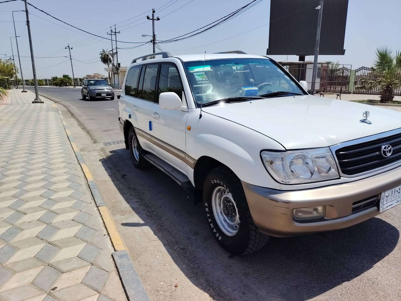 سلام عليكم لا ندكروز  كاز ٢٠٠٣ قطري دبل تانك دبل سبير تدفئه تبريد شغال حداديه وره وكدام مال مؤسسه جام كهرباء مري كهرباء ست بيبان قفال سنتر لوك داخل عسلي تخم تاير دلوب السياره مكفوله عده الجاملغ الامامي بيه بارد قليل صفحة السايق والبنيد مرشوش والباقي كفاله عامه  السياره احله من الصور كير لو كير قفل اكسن ماكو بيه كلوب طافي وكاله عامه بسمنه السياره قرار ٤٨ السعر ١٠٥ بيع او مراوس حسب القناعه رقم الموبايل ***********

