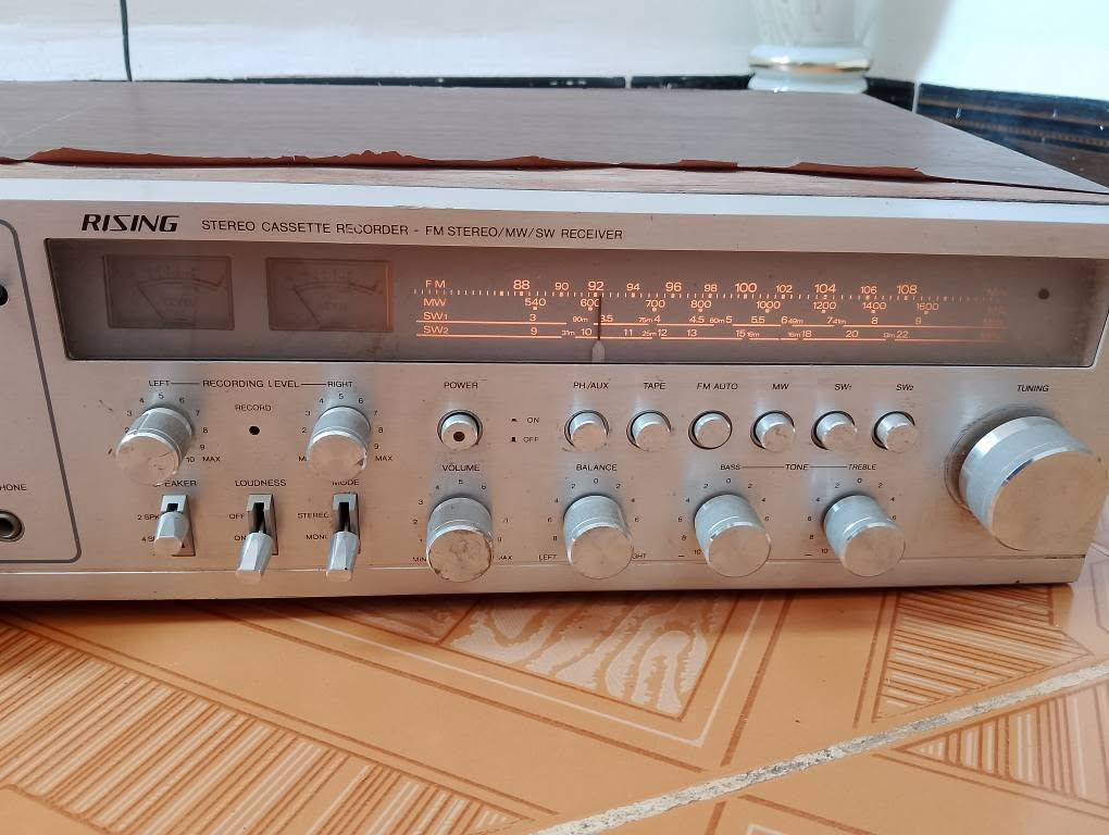 راديو وكاسيت RISING ياباني أصلي 🇯🇵
Vintage قديم ومميز، صناعة اليابان 🇯🇵
📌 FM / MW / SW + كاسيت Stereo
 شغال كامل السعر خاص او الاتصال على الرقم *********** كركوك, العراق
