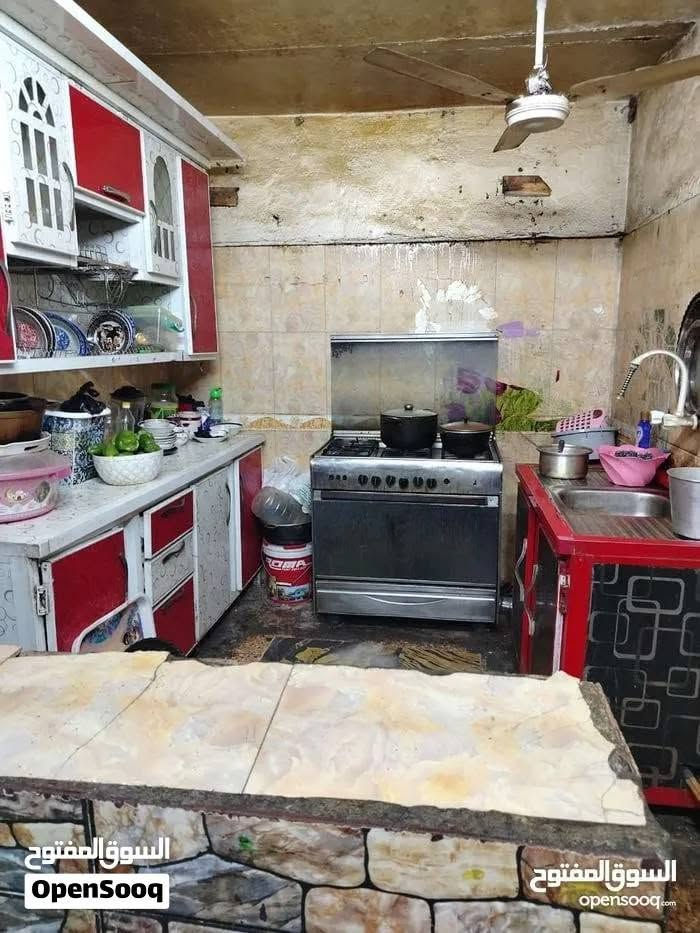 السلام عليكم بيت للبيع في البصرة حي الحسين الطاك شارع مركز شرطة الفراهيدي البيت مساحه 100 بناء قديم داخل فرع البيت طابو صرف ملك البيت البيت بي غرفتين و ديوانيه و صاله و مطبخ و مخزن و تواليت وحمام واحد البيت سعره 65 مليون و بي مجال للطيبين 
***********
