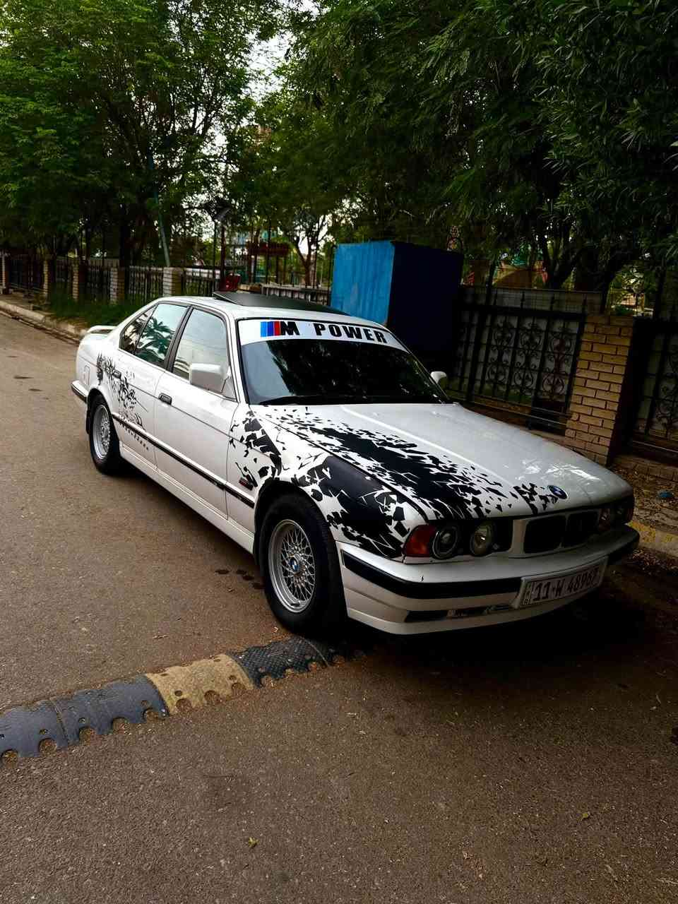 بي ام ٥٢٥ • ١٩٩٠ • ديالى