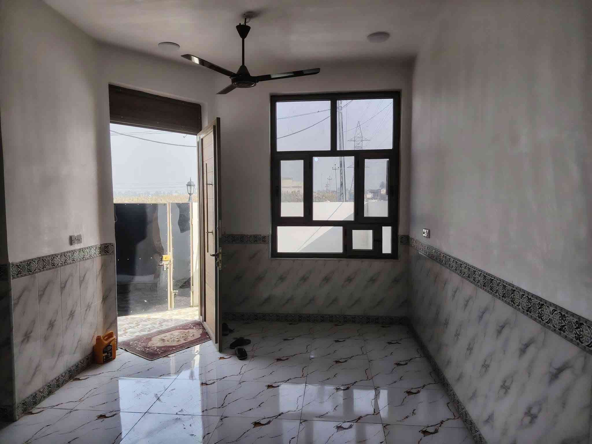 بيت البيع مساحة ميه متر طابقين غرفتين نوم وصاله وهول ومطبخ وصحيات داخلية سند ٢٥ طابو زراعي شارع تبليط البيت ركن على شارعين مقابيل دواجن حي الرحمن ***********
