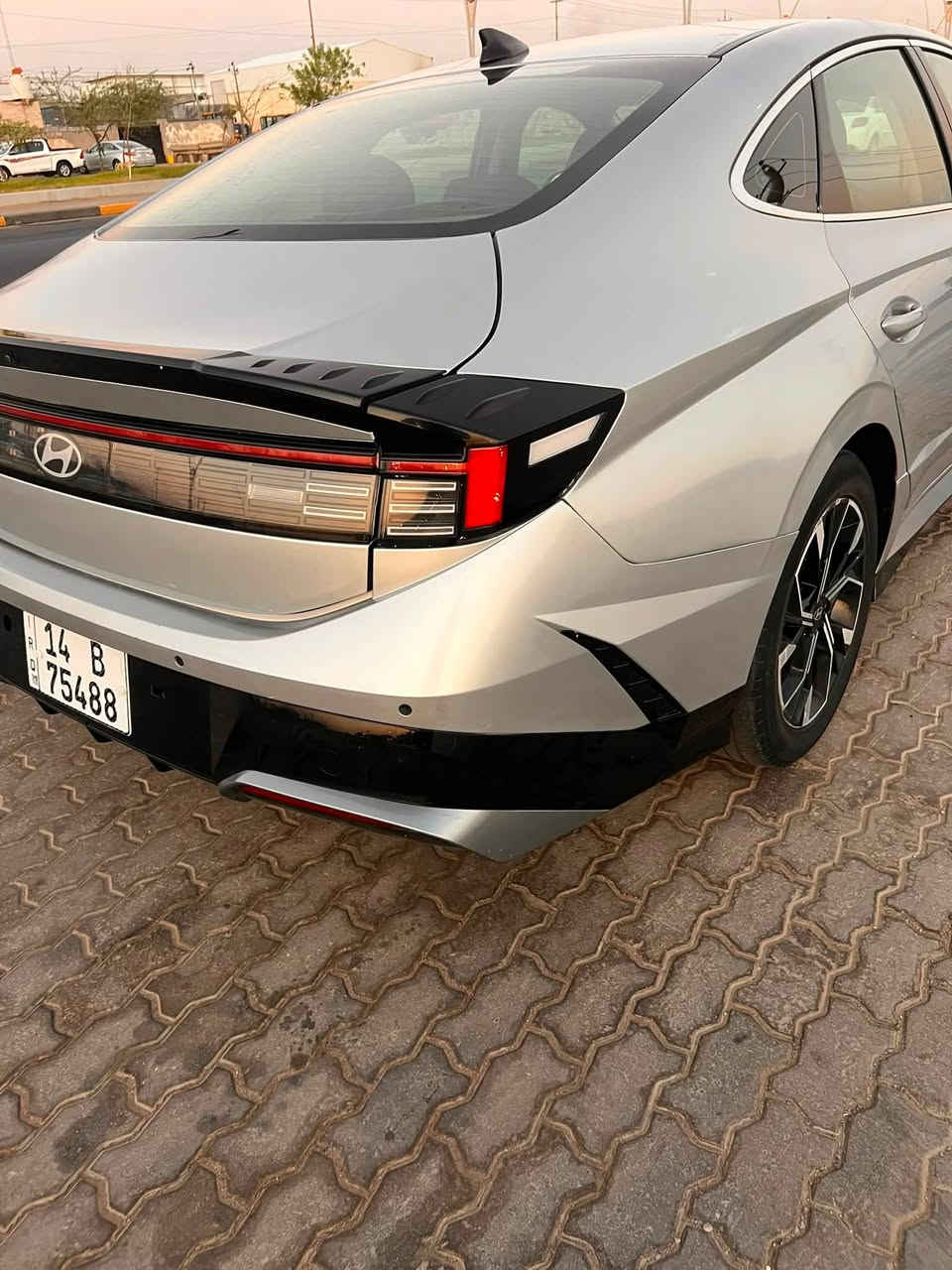 سوناتا وارد امريكي امرقم وكامل رقم بصره كتاب شهدا سياره جاهزه وحلوه ماد جناي الحادث اوضح بل صوره موصفات شكل الجديد بانزين انطيك وكله  تو شادله الرقم ماشيه ١٦ الف مكاني البصره  الطوبه ول نخيله تكدر اتشوف حادثه رقم الشاصي موجود بل صوره اي استفسار علئ هاذ الرقم بي واتساب ***********  السعر 175$
