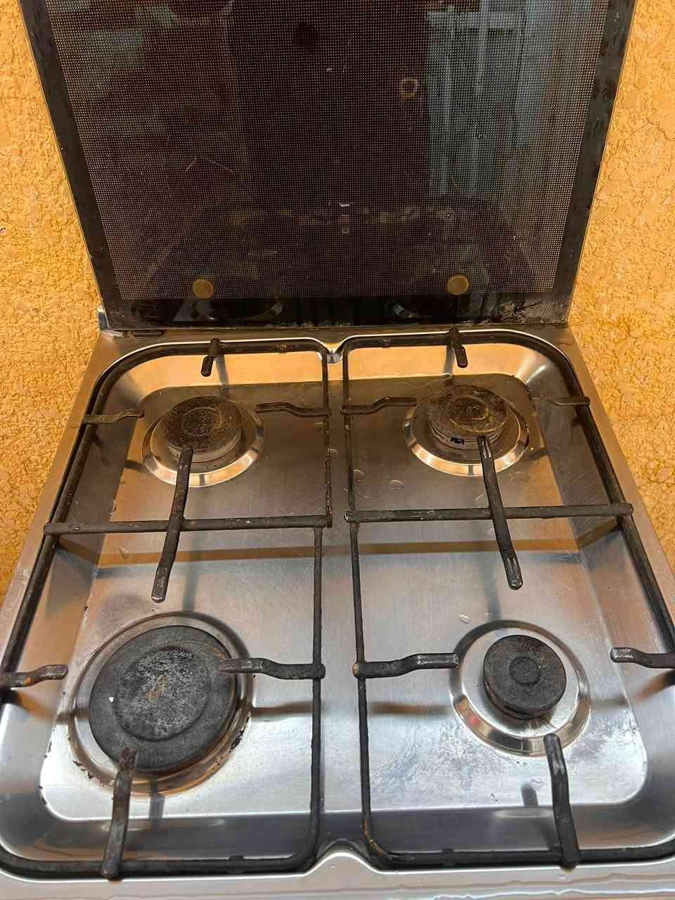 طباخ البيع ناره زركه 
عنوان كوت حي الحوراء 
جامه مال باب موجوده 
***********
