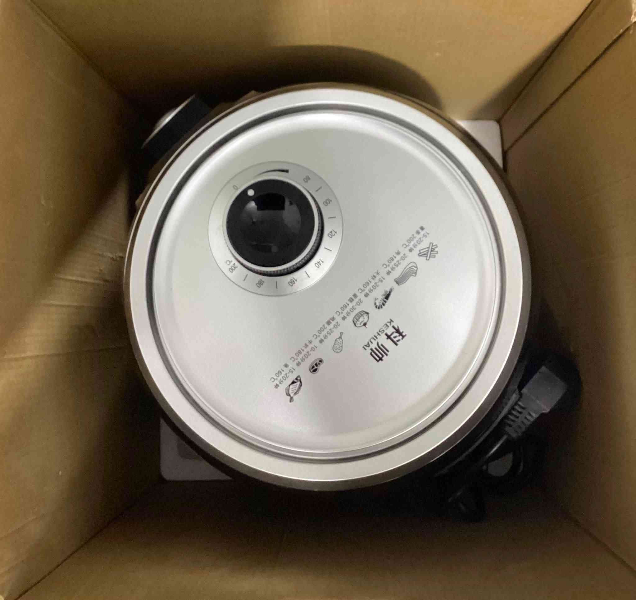 السلام عليكم ورحمة الله وبركاته ،
قلاية هوائية (Air Fryer) من ماركة Keshuai (كشواي)، وتتميز بتحكم ميكانيكي بمفتاح دوار علوي لتحديد وقت ودرجة حرارة الطهي لعدة وجبات خالية من الدخان.
جديده مستعمله للمره واحده فقط،
للبيع السعر ٣٥،٠٠٠ وبي مجااال !!…..
للشراء؛ ***********
