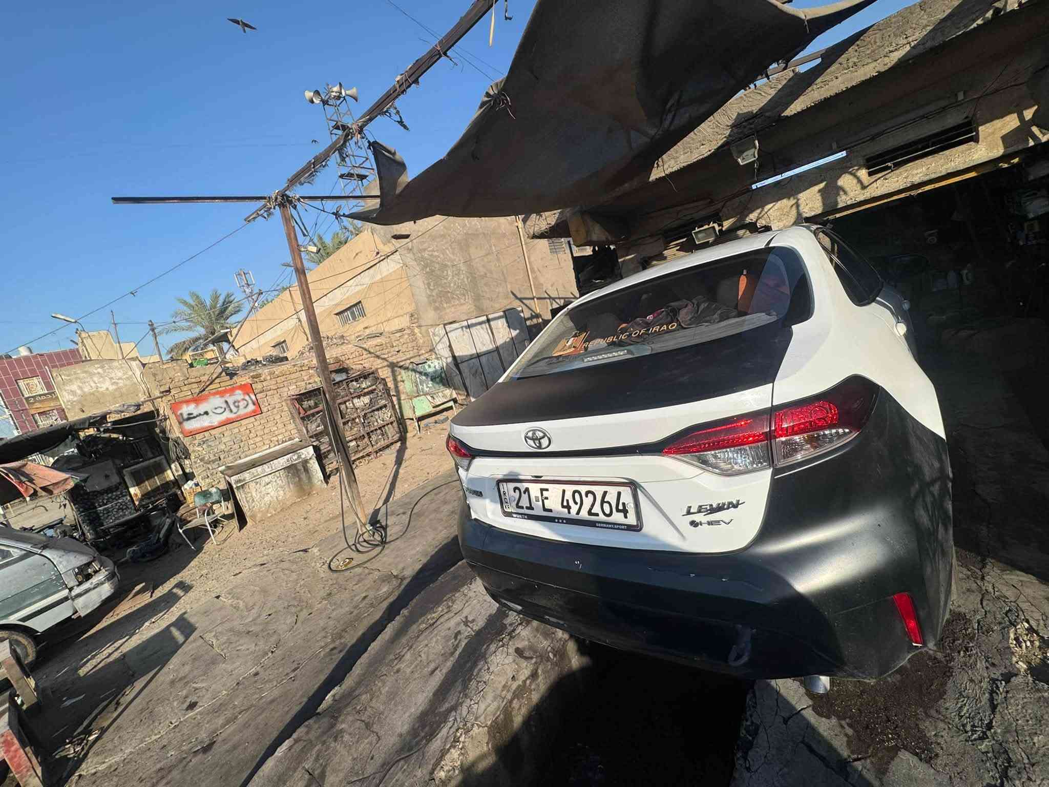 كورلا هايبرد 2024 ليفين
سيارة خليجية تجميع الصين
المواصفات مذكورة 
السيارة نظيفه بس بيها كم شخط 
ودعامية بلادية مضروبة
السعر خاص
الممشى/48000 وقابل للزيادة
الرقم/***********

نص مكتوب في الصور:
- TOYOTA | LEVIN HYBRID مواصفات ومميزات السيارة المواصفات الأساسية الموديل Toyota Levin Hybrid النظام هايبرد HEV غير قابلة للشحن الخارجي المحرك 1.8 لتر بنزين + محرك كهربائي القوة الإجمالية حوالي 137 حصان / 101 kW القير E-CVT الدفع أمامي FWD المقاعد 5 الطول 4640 مم تقريباً العرض 1780 مم الارتفاع 1435 مم قاعدة العجلات 2700 مم سعة الخزان حوالي 43 لتر استهلاك الوقود تقريباً 4.3-4.1 لتر 100 كم WLTC حسب الفئة البنزين عادي (92 أوكتان) البطارية بطارية هايبرد، وليست Plug-in نوع السيارة سيدان 4 أبواب، 5 ركاب جنوط سبورت 17 إنش (تقريباً) مصابيح خلفية LED مصابيح أمامية LED شعار LEVIN و Hybrid فتحة سقف مفتاح ذكي (Keyless) (Keyless) Enige الميزات الموجودة في سيارتك تشغيل/دخول بدون مفتاح مع Keyless شاشة وسطية كبيرة Apple CarPlay / ربط هاتف مثبت سرعة متكيف Adaptive Cruise المحافظة على المسار / مساعد المسار فرملة طوارئ أو نظام نظام تفادي الاصطدام رادار أمامي ومرايا Toyota Safety Sense نظام هايبرد أصلي جنوط سبورت كبيرة (17 إنش تقريباً) زجاج مظلل مصابيح خلفية LED الميزات غير الموجودة (حسب ما ذكرت) x شحن لاسلكي للموبايل مقاعد كهربائية تسخين المقاعد كاميرا 360 سيدان 4 أبواب، 5 ركاب مقاعد جلد / تجهيزات فاخرة فاخرة إضافية بعض التجهيزات الأعلى الخاصة بالفئات Full Option المقود والعدادات الشاشة الوسطية (Apple CarPlay) تشغيل بدون مفتاح مثبت سرعة متكيف + مساعد المسار مراقبة النقطة العمياء (BSM) تنبيه حركة خلفية (RCTA) TOYOTA اقتصادية في الوقود .. آمنة في القيادة .. بتقنية هايبرد