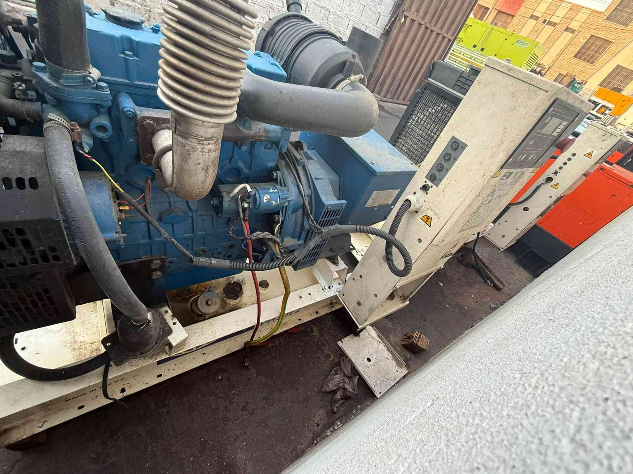 السلام عليكم
بيركنز بريطاني 22kva 

ساعات العمل اقل 100 ساعه زيرو 
نظام اوتو حمايه فول اوتماتيك
وضع بلاد شركة  
أربيل صناعه جنوبيه 
وضع بلاد شركة  
🚚يوجد توصيل الى جميع المحافظات وبضمان🚚
🚚كياندن هةية بو هةموو شاركان بةكرينتى🚚
 للاستفسار:
 ابو علي 
***********
***********
***********
