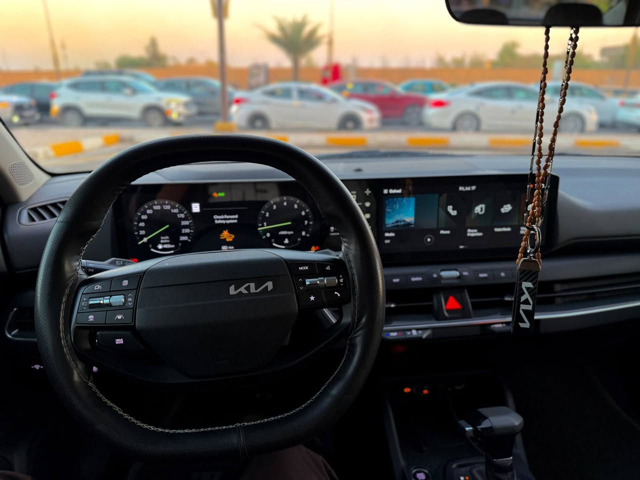 من بريد الصفحة 

السعر 16.700$ وبيه مجال للشراي

***********

مكان السياره الانبار فلوجه

السلام عليكم للبيع k4 موديل 2025 موصفات بصمه شاشه كبيره ولمس كامره دواره رادار مامي وخلفي رادار يمنه ويسره حساس اطارات سايد بريك كهرباء لد امامي وخلفي شغال بواب بصمه تشغيل عن بعد حجم المحرك 2000 دوش ماشيه 18.000mi وقابل للزياده ولكب كروم حجمه 18 انضمه قياده السياره حادث جاملغ وحافه البنيد صور حادث امريكا مرفقه بالمنشور

