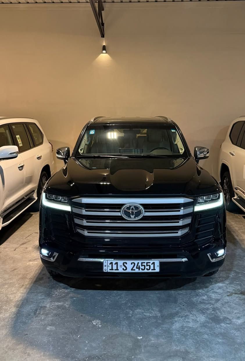السلام عليكم 
لاندكروز VX 2022 
مكفولة 
كشنات خلفية كهرباء 
صندوك كهرباء 
كراسي خزن 
كشنات تدفئة تبويد 
كشنات كهرباء 
كراسي خلفية تبريد 
سماعات JBL
عداد شاشة 
لايت LED 
شاشات خلفية جبيرة 
شاشة امامية جبيرة 
محرك 4000 
مري شفط 
سايد برسك دكمة 
اوتو هولد 
ماوس انضمة قيادة 

السيارة ساز اصلية 
ماشية 70 الف 
مكفولة عدا رصعتين كلش صغار 
مطلعيهن PDR
مغلفة PPF

السعر 63 الف وبيها مجال 
السيارة VX مو عادية 

***********
