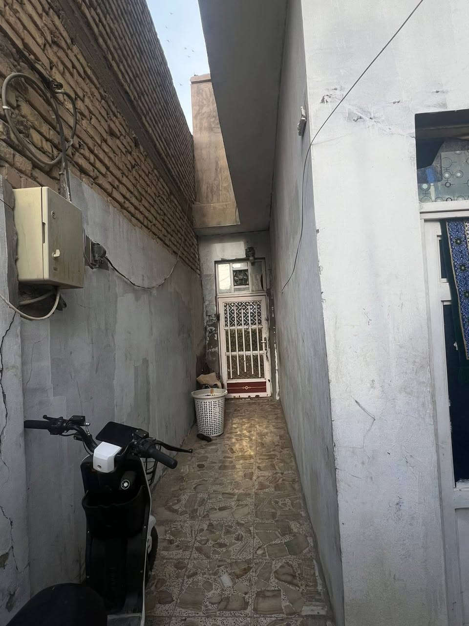 بيت 100 متر تطلوعته 75 ومطلوب لمصرف العقاري 60  طابقين بقوس الهنديه قرب مدرسه دارك الاهليه  اذا تريد تفاصيل اكثر اتصل على  *********** بيت طابقين كونكريت مسلح النجف, العراق
