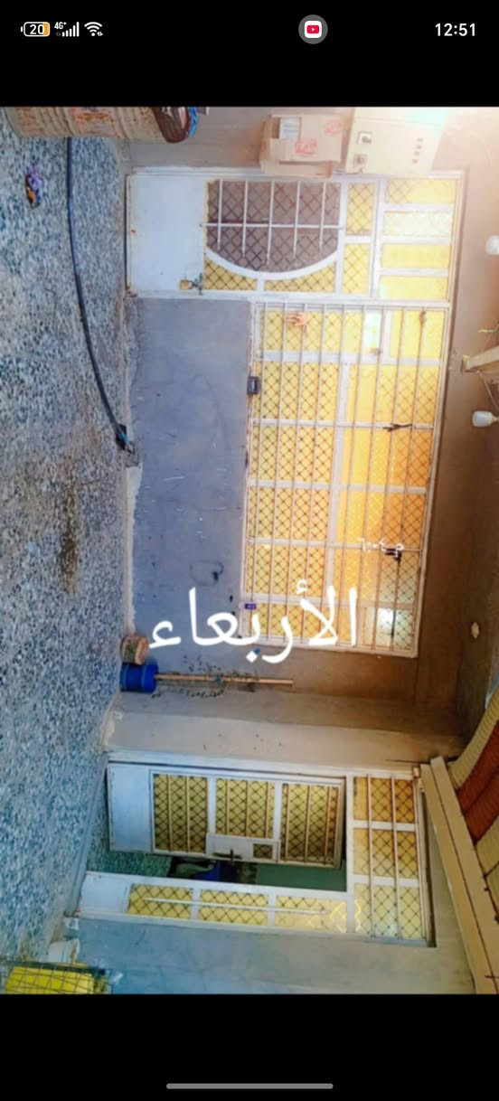 سلام عليكم ورحمة بيت للبيع مساحه 200متر مكان جسر ديالى شهيلات بي غرفتين كبار وصاله وستقبال وثنين مناور وحمام ومطبخ جبير  وحديقه وكراج سياره سعر ٧١ وبي مجال لاتصال على هذا الرقم ***********

نص مكتوب في الصور:
- الأربعاء
- ٦:٠٣ م الأربعاء