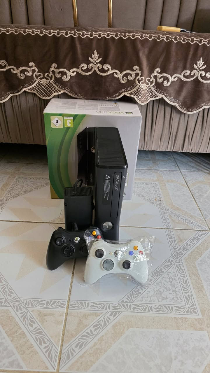 اكس بوكس 360مهكر حيل حيل نظيف يحتوي على 127لعبه قويه ويحتوي على 2جوستك وكارتون وكامل غراضه بلادي شرط الفحص السعر 125وبي مجال للطيبين توصيل جميع المحافظات متوفر ***********
